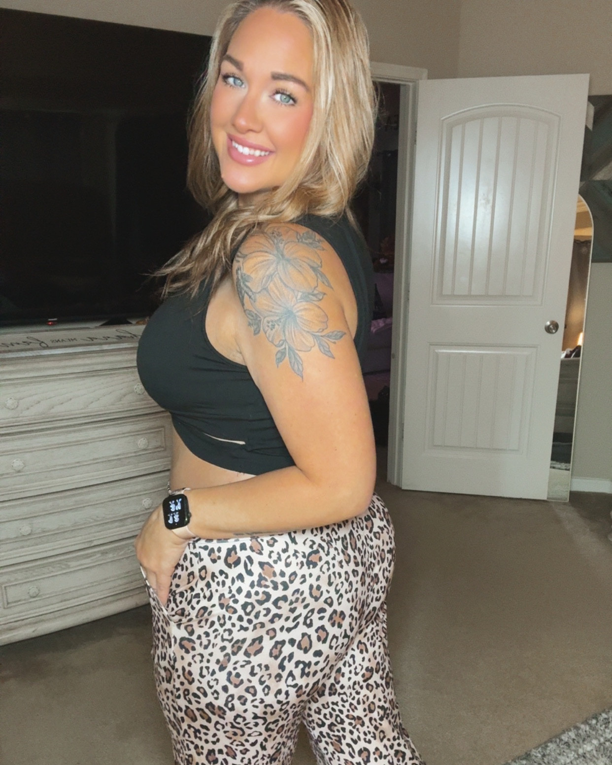 It’s a whole set, babes — which means I didn’t even have to think about it 😌
Comfy, matchy, and under $12 on SHEIN?! That’s cheaper than wal-mart clearance.
Trust me, you need this one in your “throw it on and still look hot” rotation 🐆🔥 you can easily layer this or swap out pieces with different outfits from your closet!
#SHEINFinds #LTKStyle #TheFBombMom


#LTKStyleTip #LTKMidsize #LTKSaleAlert