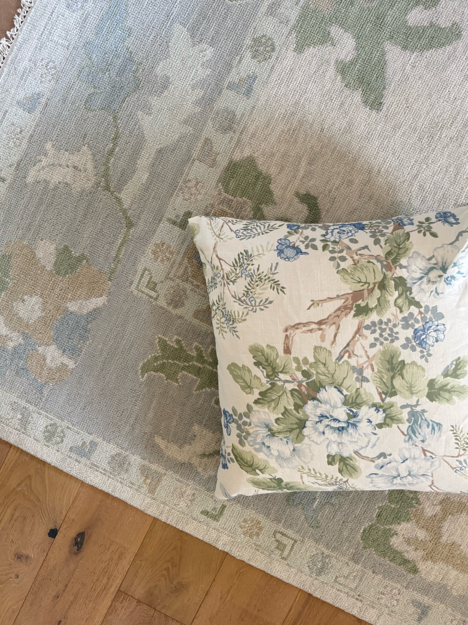 This pillow & rug combo 👌🏻 