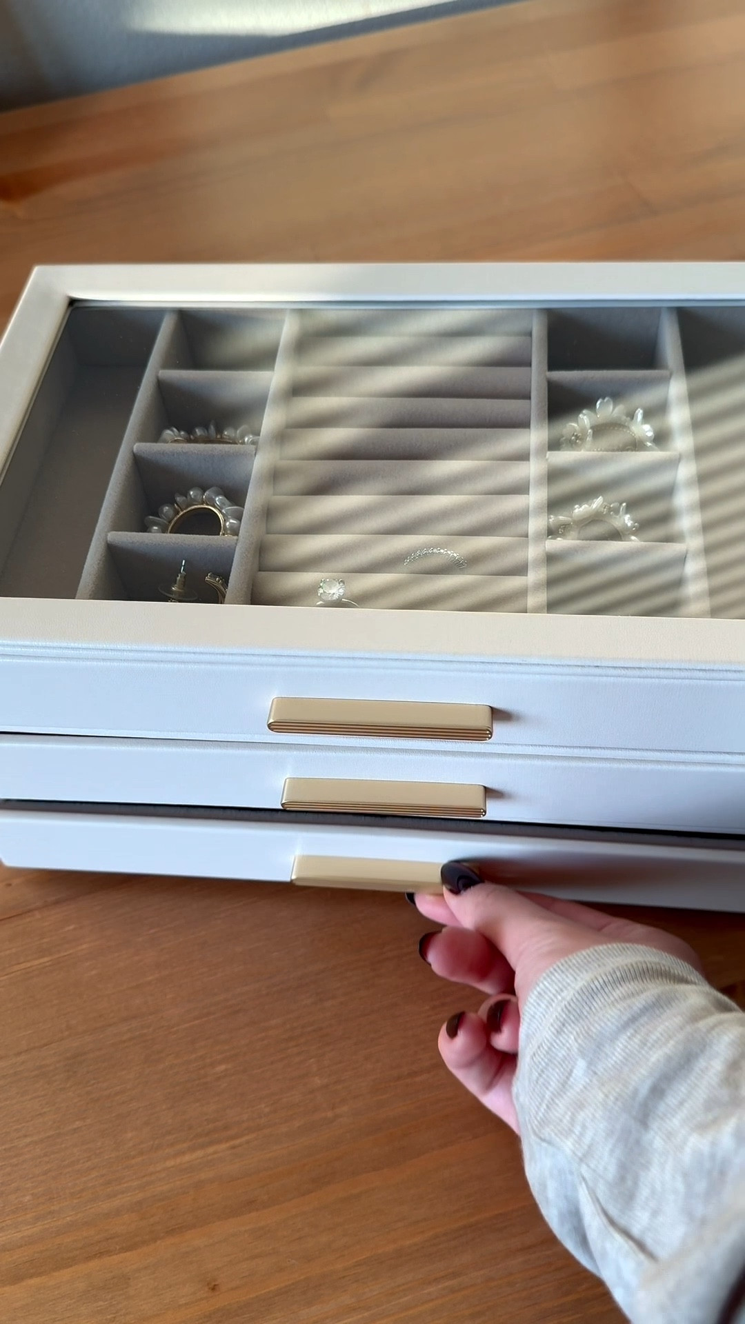 Jewelry organizer, jewelry box, jewelry storage, Jewelry organization, Amazon organization

#LTKHoliday #LTKHome #LTKGiftGuide