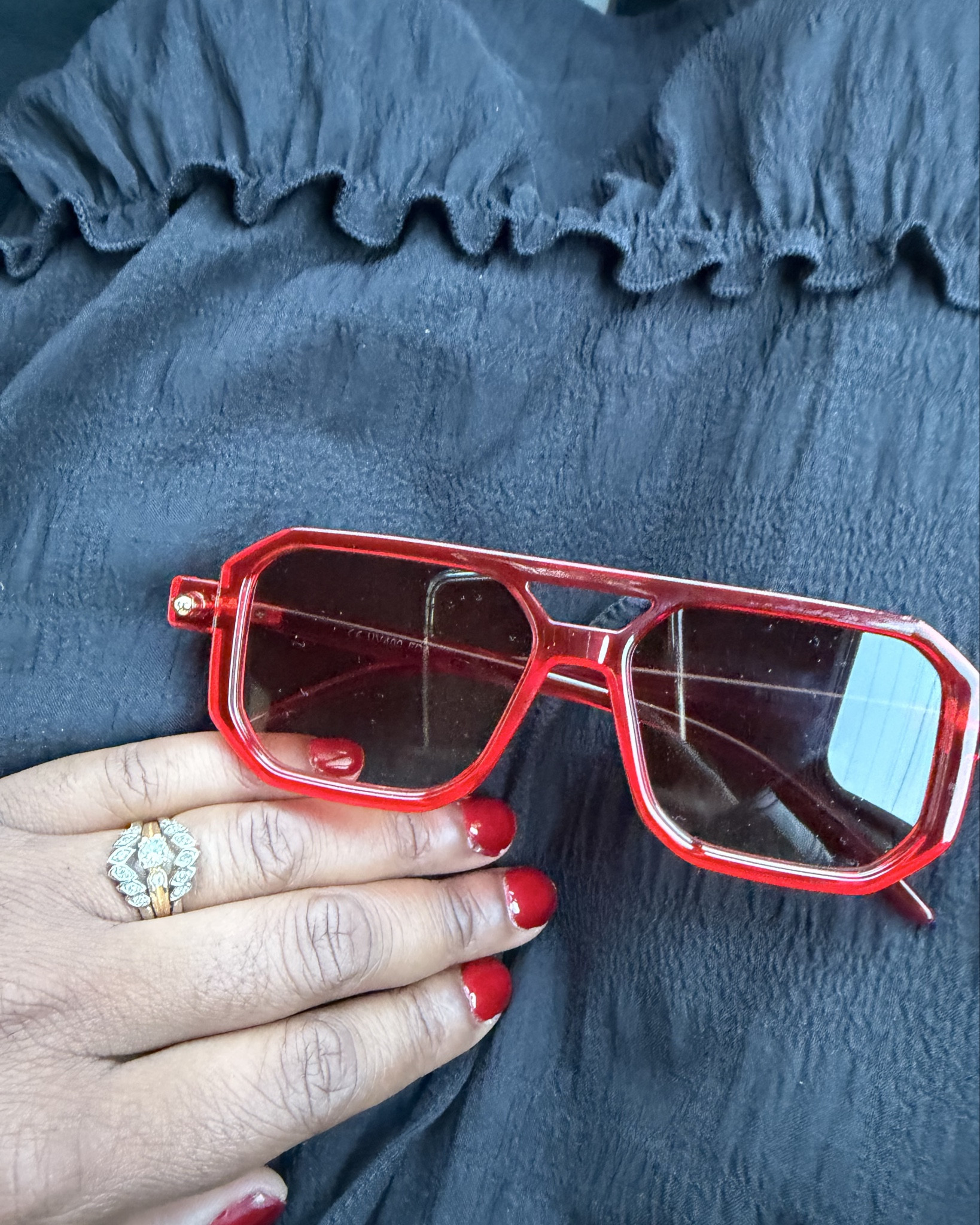 These sunglasses are the perfect pop of color for the spring time! 

#LTKspring #LTKhaul