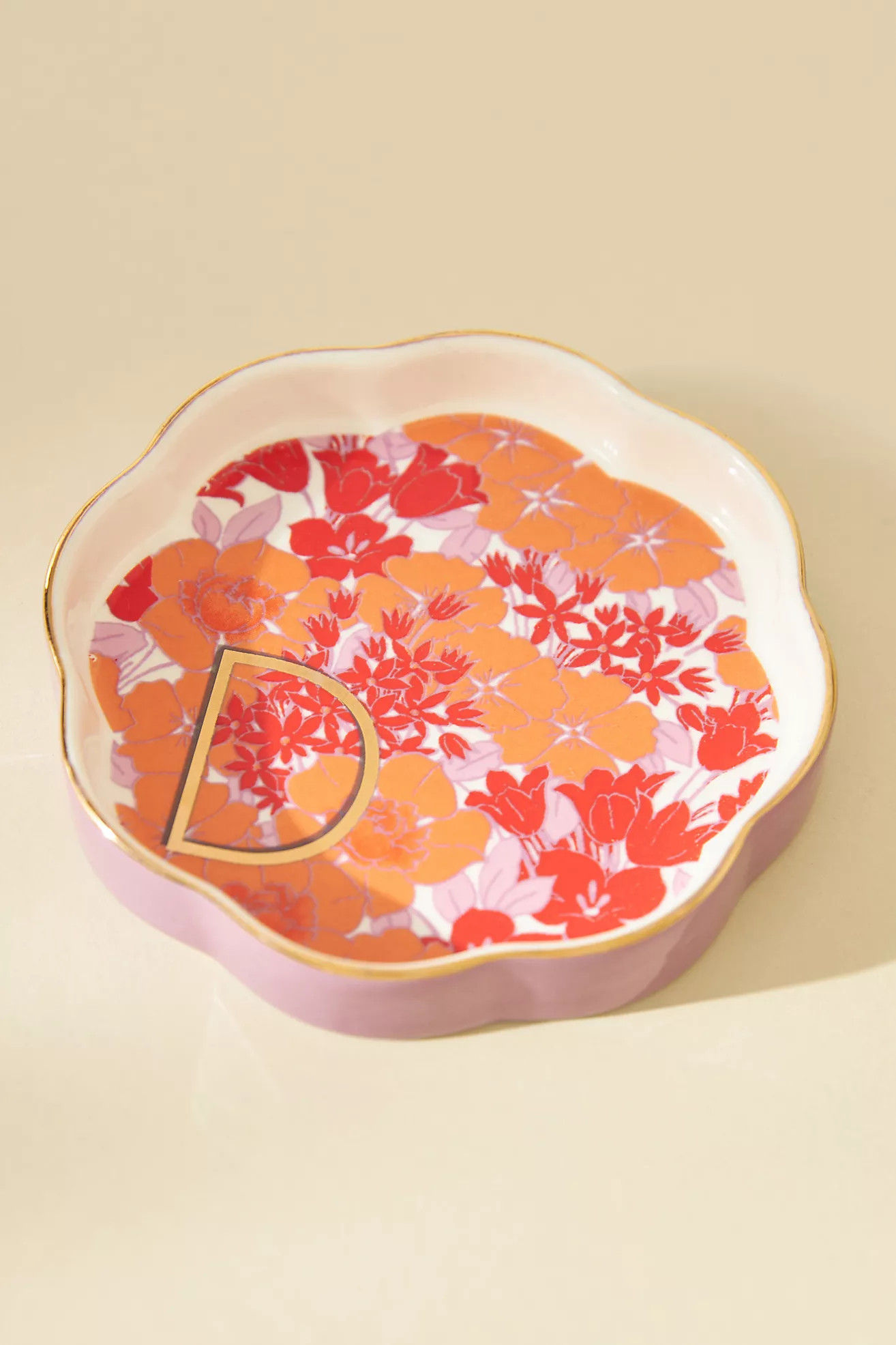 Bol décoratif festonné Lyla en céramique à monogramme et fleurs | Anthropologie (EU)