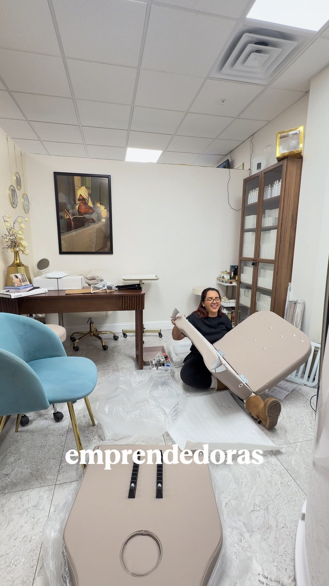 Solo las dueñas de spa saben el verdadero cardio que es armar una camilla!
Ella se mueve, pero se ve divina 😅
Si te gustó esta camilla, comenta LINK y te mando el enlace por DM.


#LTKstorytime #LTKSaleAlert #LTKWorkwear