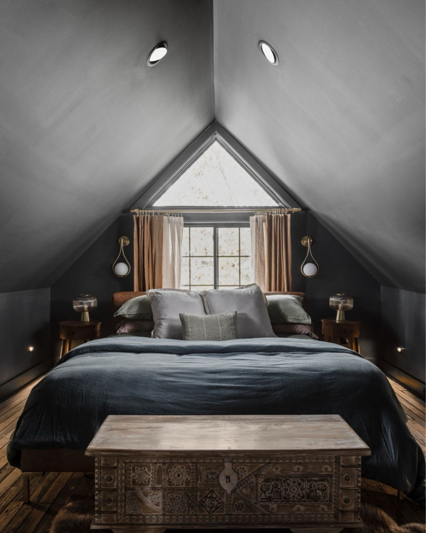 A simple and clean main bedroom for a peaceful sleep.

#LTKhome