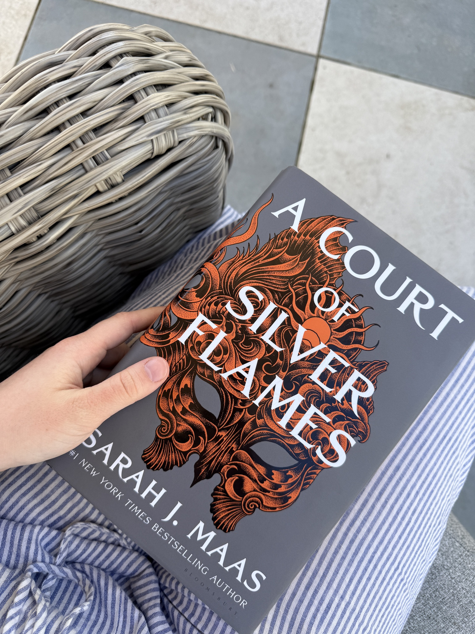 I finally caught up on the A Court of Thorns and Roses series, and I’m not okay. 🫠 Getting ready for the new release in October, and this one… obsessed. If you’re into fantasy romance books, this is your sign.
#ltkreads #booktokreads #fantasybooks #romantasy #bookseries #acotar #sarahjmaas #bookish #booktok

#LTKdayinmylife #LTKgrwm #LTKstorytime