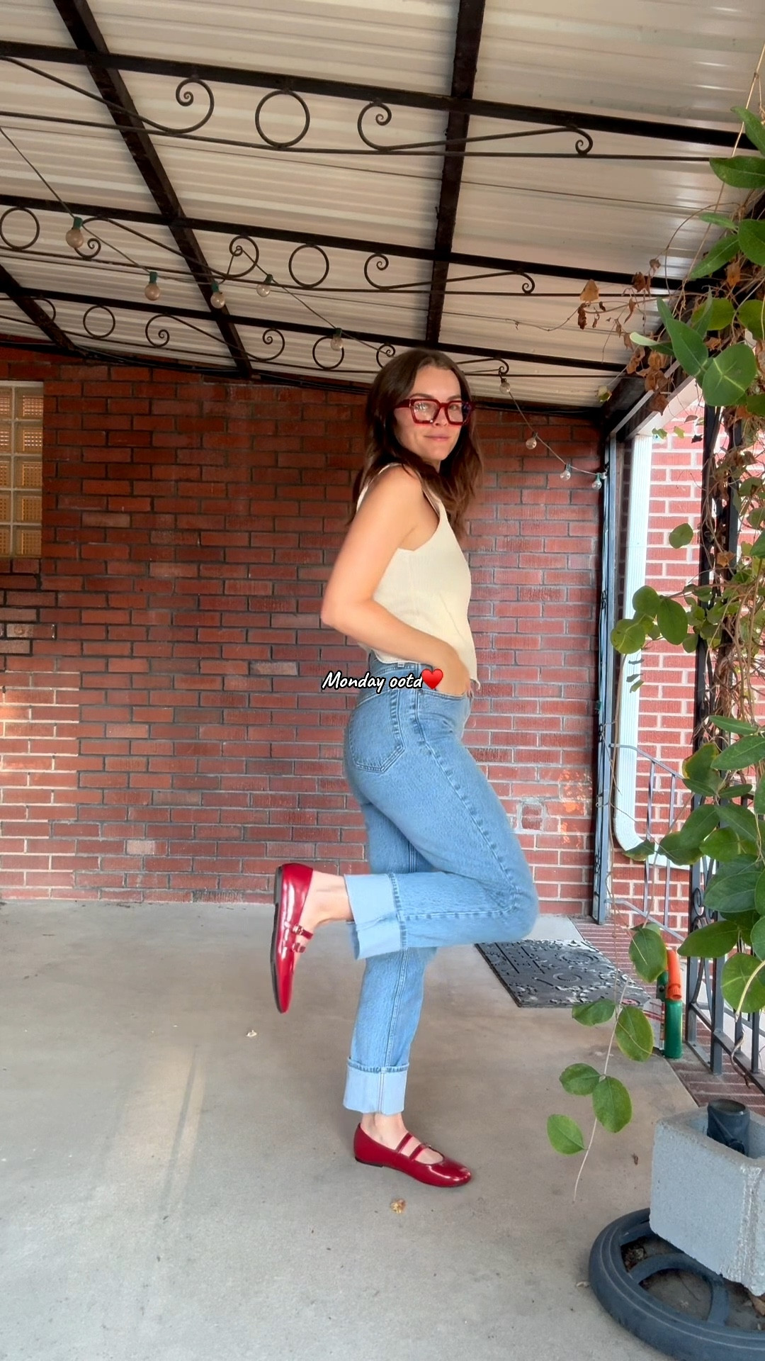 Big fan of a pop of red♥️ #balletflats #popofcolor #transitionaloutfit 

Shoes: size 9 (true to size)
Bottoms: size 28 (true to size) 

#LTKFindsUnder100 #LTKShoeCrush #LTKSeasonal