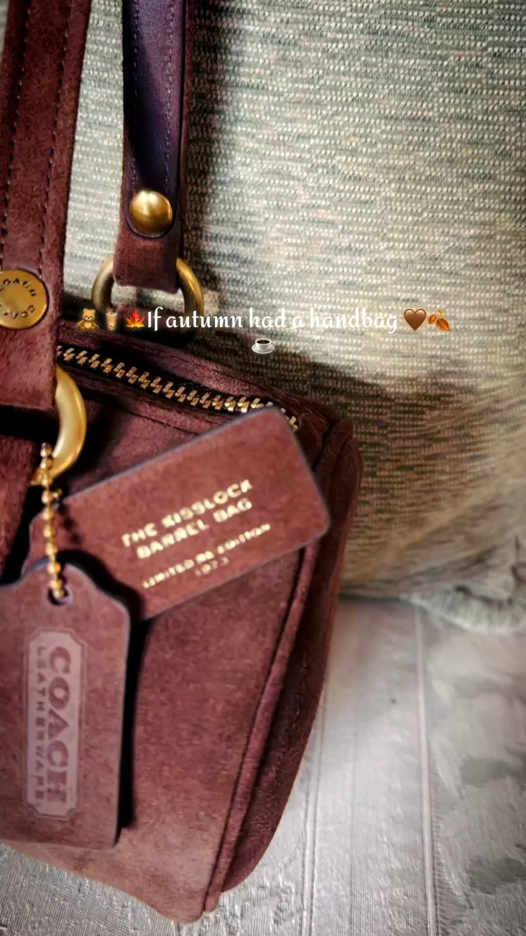 Coach kisslock barrell bag 