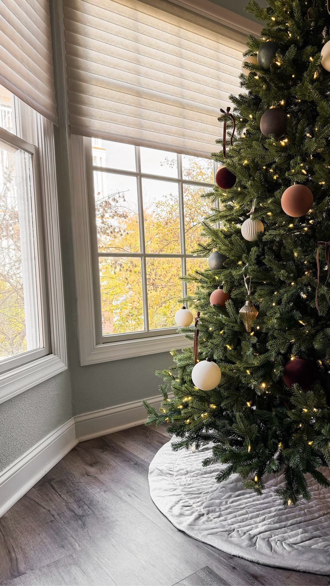 a cozy and classic Christmas🎄🤎

swapped out last year’s glitter for simple, warm, and cozy. 🌲🧸⛸️ our pre-lit tree, tree skirt, and garland are all from @nationaltreecompany.🤩 quality and timeless products that will last for years to come.

#ad #NationalTreeCompany #ChristmasDecor #HolidaySeason #HolidayDecor #TisTheSeason

#LTKHome #LTKHoliday #LTKSeasonal