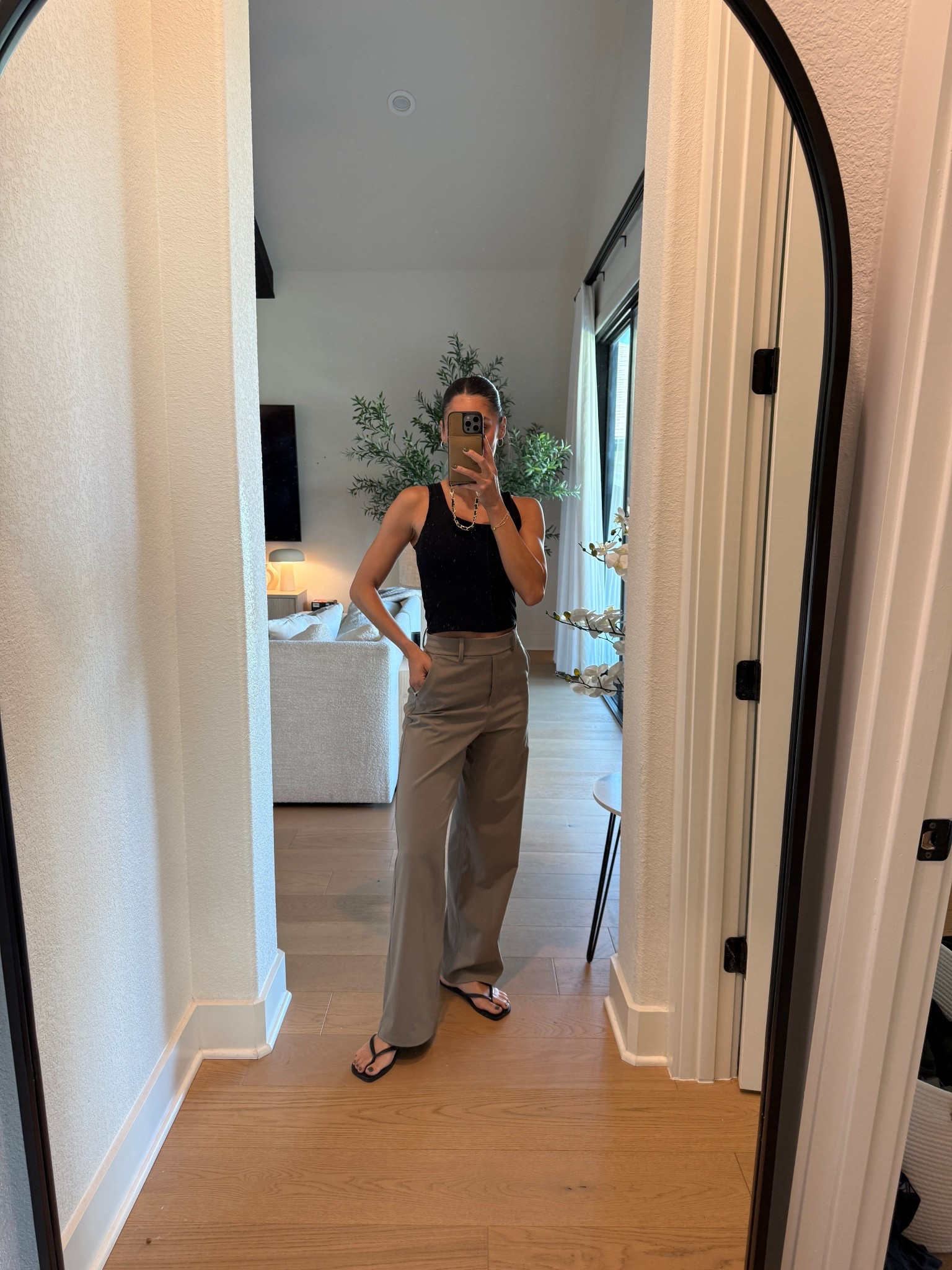 My newest obsession these trousers feel like stretchy active wear but fit like slacks. They are amazing and make your peach look amazon. True to size wearing a xs and small in tank top 

#LTKActive #LTKOver40