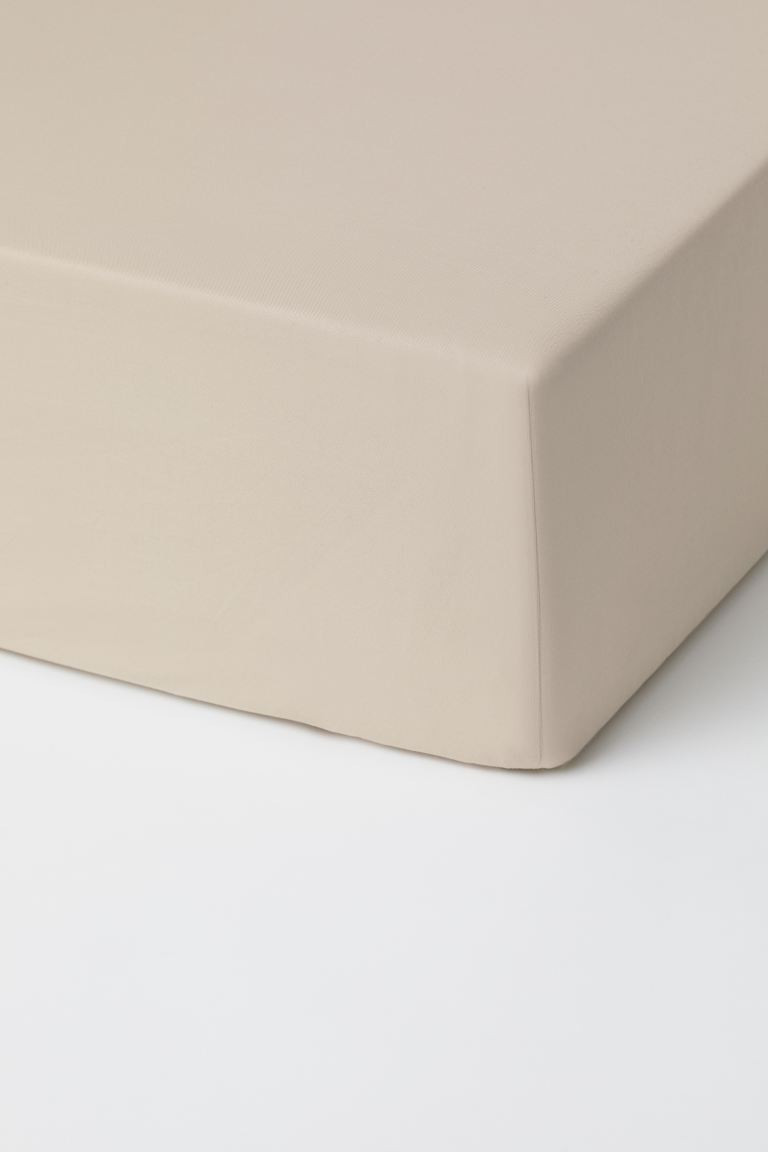 Fitted sheet in cotton fabric. Fits mattresses up to 9 in. thick. | H&M (US + CA)