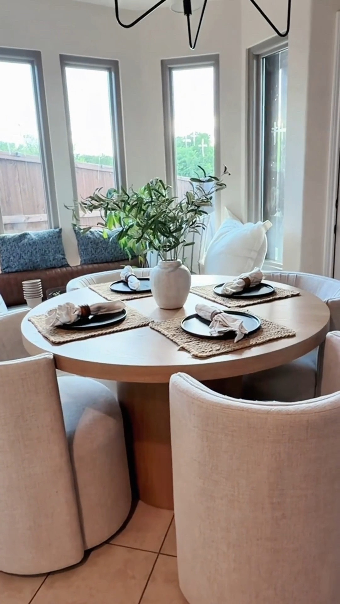 current obsession: making everyday spaces feel warm, calm & lived in ☁️🤎 cozy, modern breakfast nook/dining table for the win.

#LTKHome #LTKmomlife #LTKSaleAlert