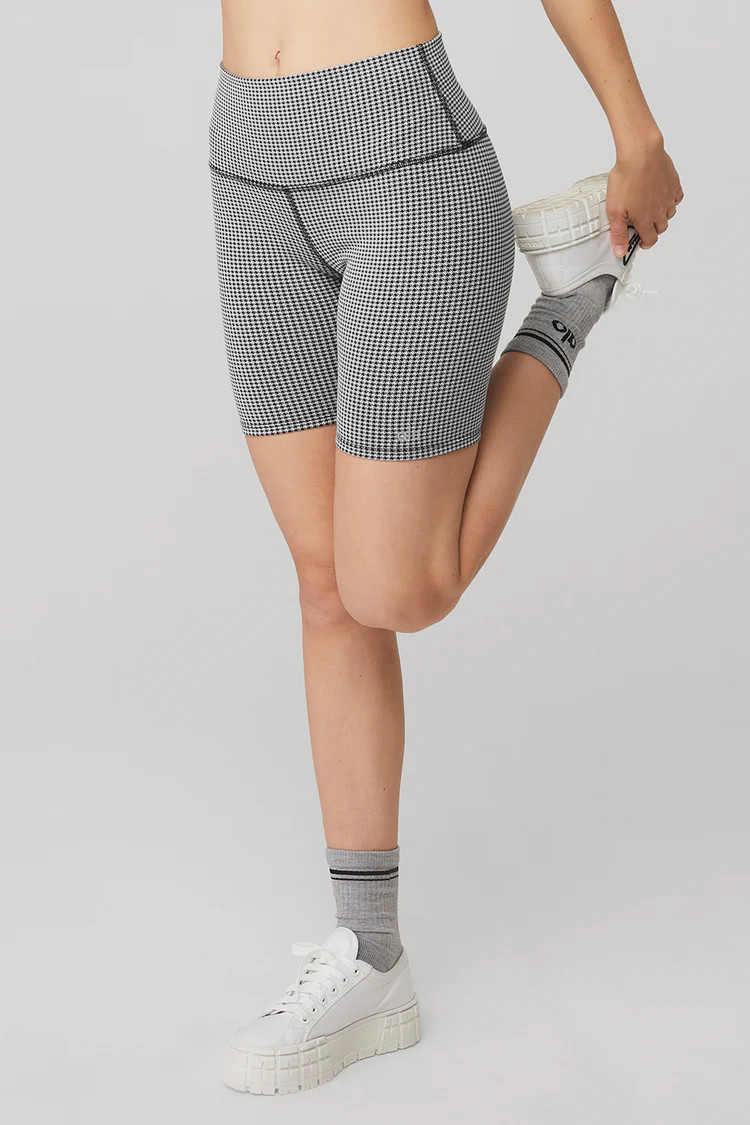 7" High-Waist Micro Houndstooth Biker Short | Alo Yoga