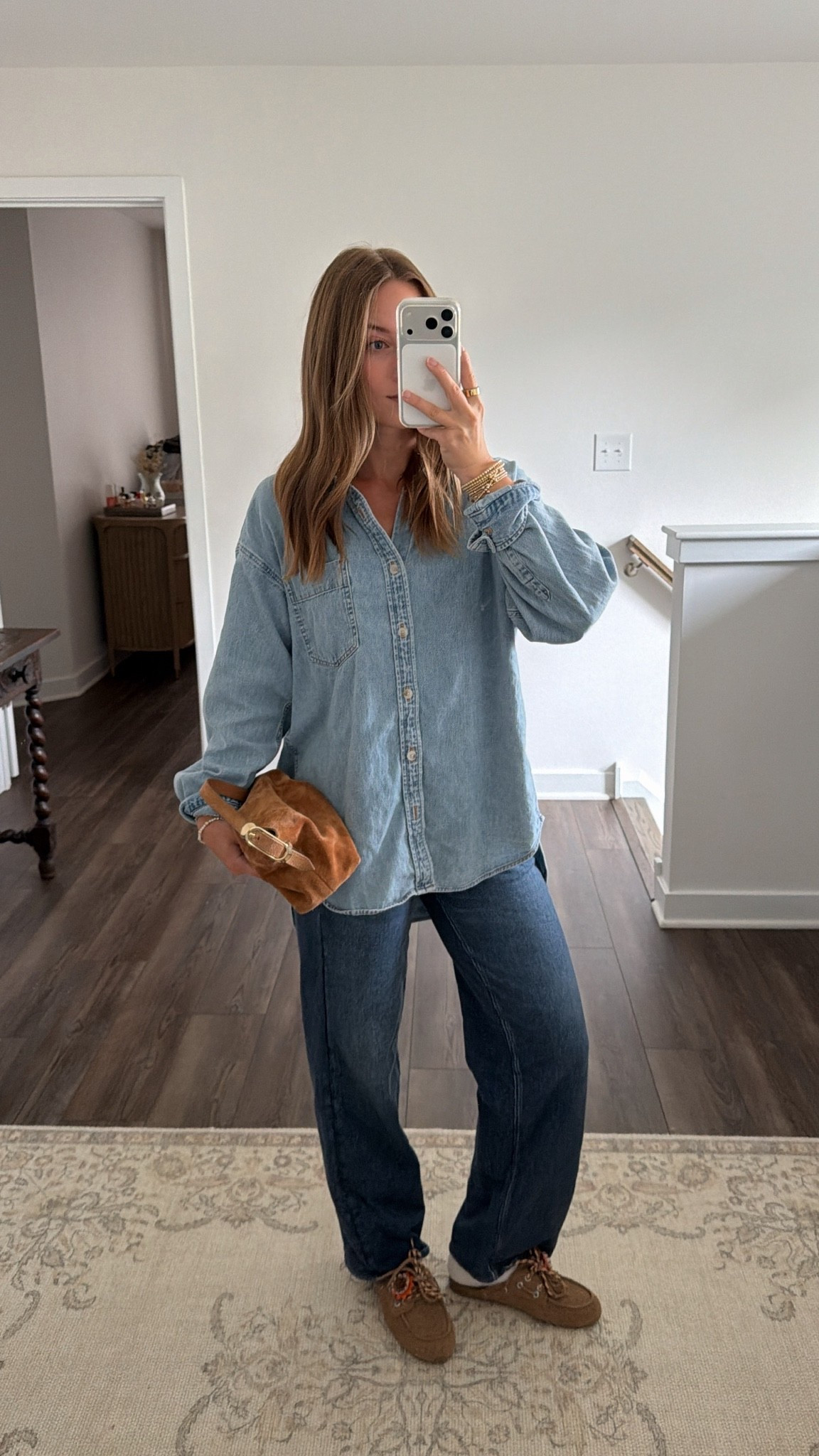 9/4/26 Casual Early Fall Outfit 🤎

An easy early fall outfit made up of staples I already know I’ll be wearing on repeat. 🤎 My oversized Aritzia denim button-up is a size S, paired with my Rag & Bone denim sweatpants in a size S (seriously some of the comfiest jeans I own) + Bibi Lou suede slides.

Simple, comfortable + perfect for these in-between September days when I’m ready to dress for fall but it’s still warm outside. Everything is linked here ✨

#LTKootd #LTKSeasonal