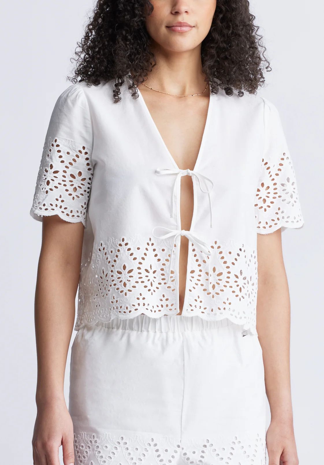 Dolly Women's Short-Sleeve Tie Front Crop Blouse, White - WT0104S | Buffalo David Bitton