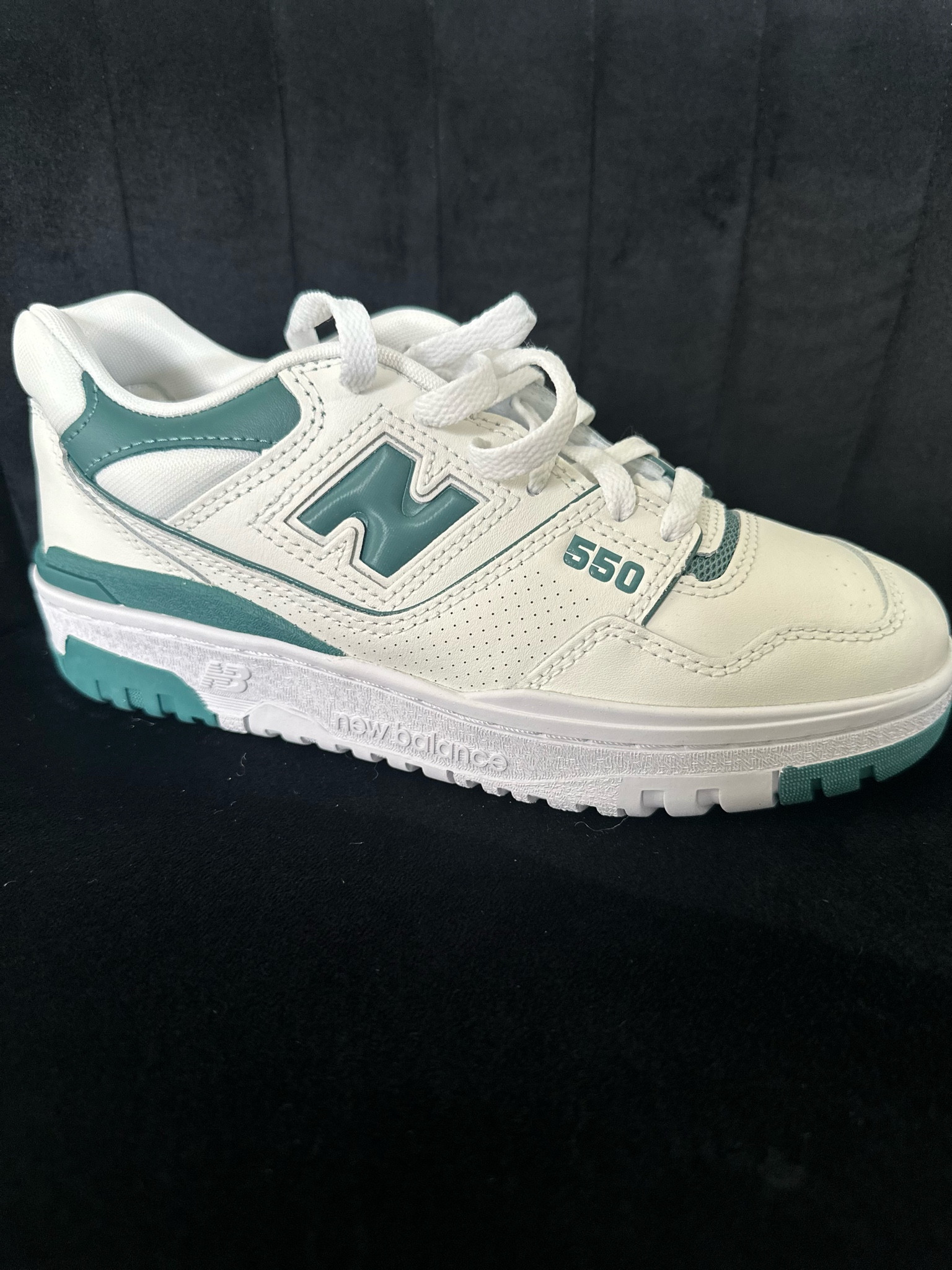 New balance 550

#LTKShoeCrush #LTKStyleTip #LTKSaleAlert