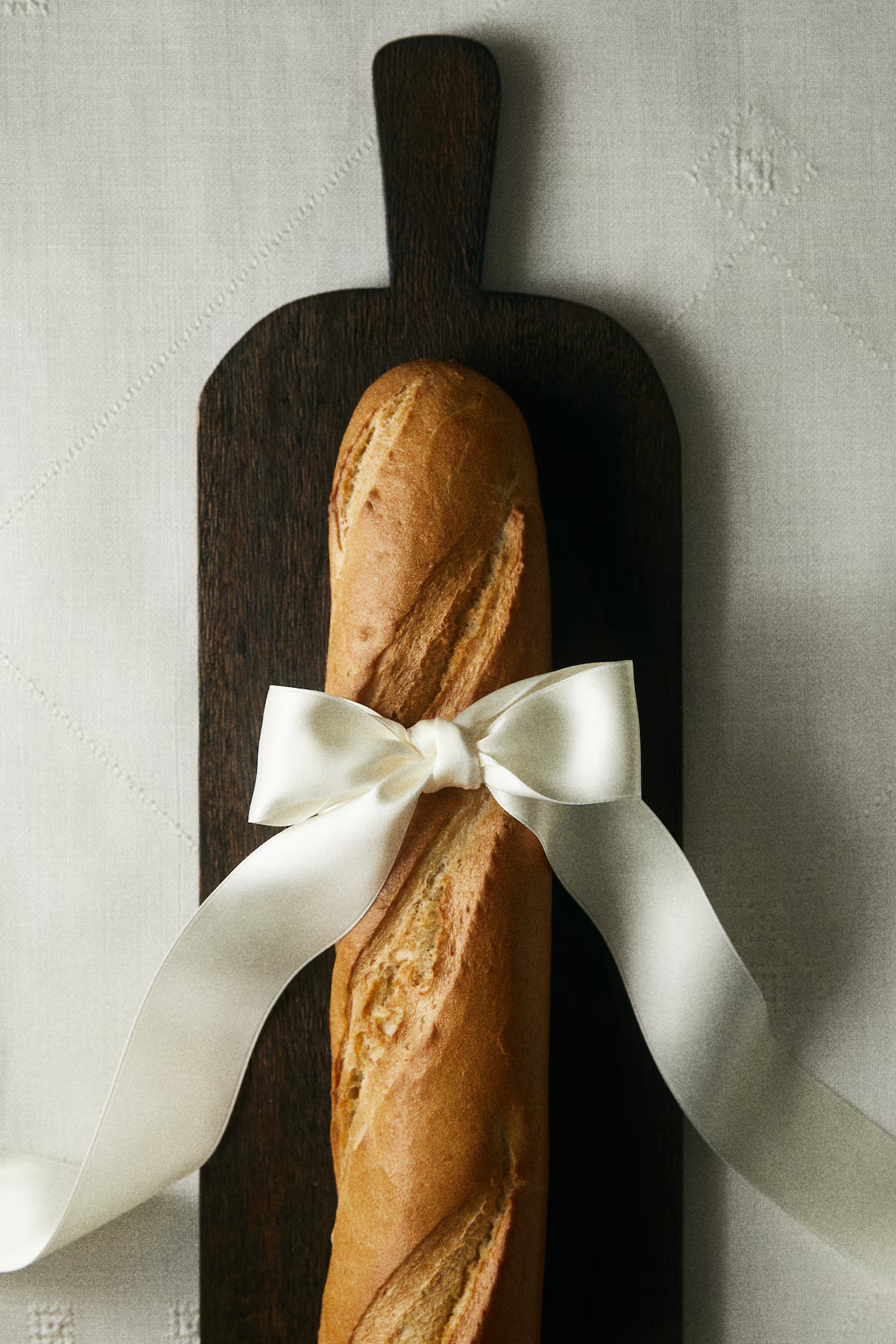 Long mango wood chopping board | H&M (UK, MY, IN, SG, PH, TW, HK)