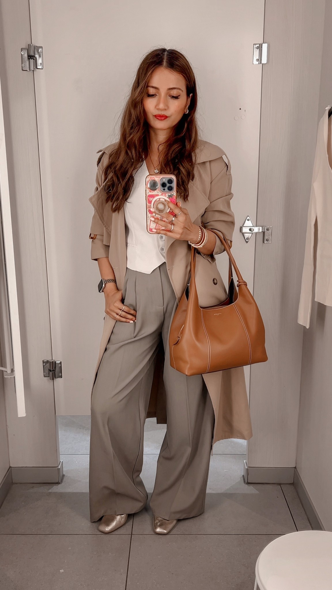 Mall ootd with le tanneur Juliette medium sized shoulder bag in brown tan

#LTKworkwear #LTKcanada