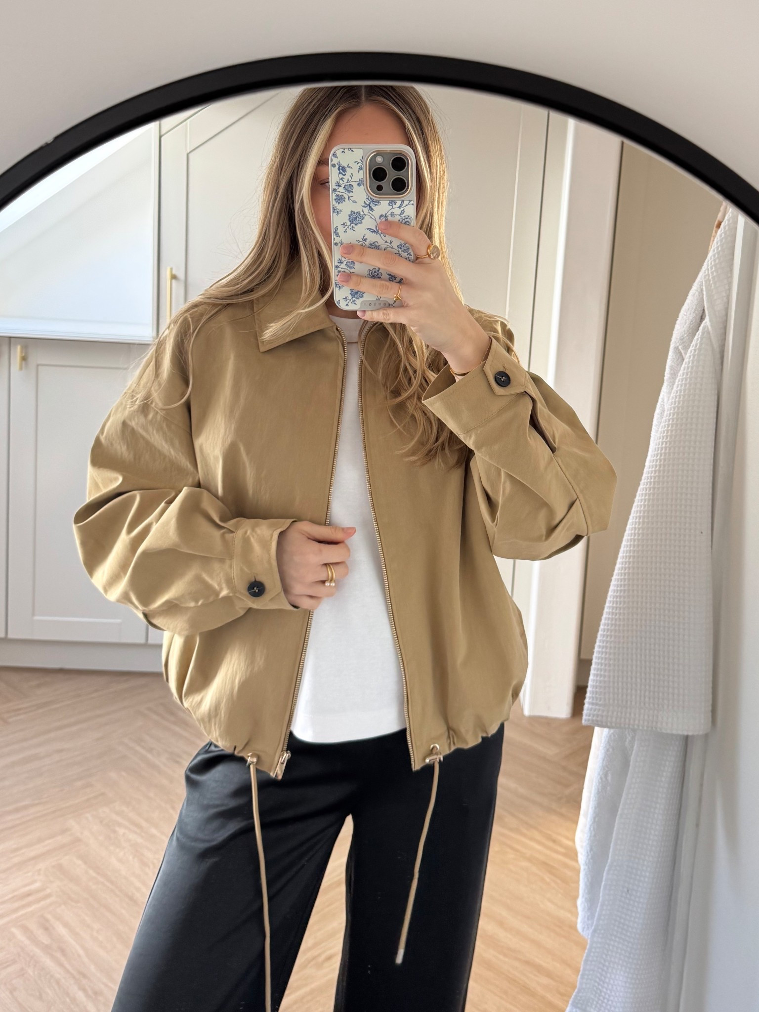 Zara Spring jacket - this one has a detachable hood!🧥 (wearing size medium - small would have been fine too!)

#LTKspring