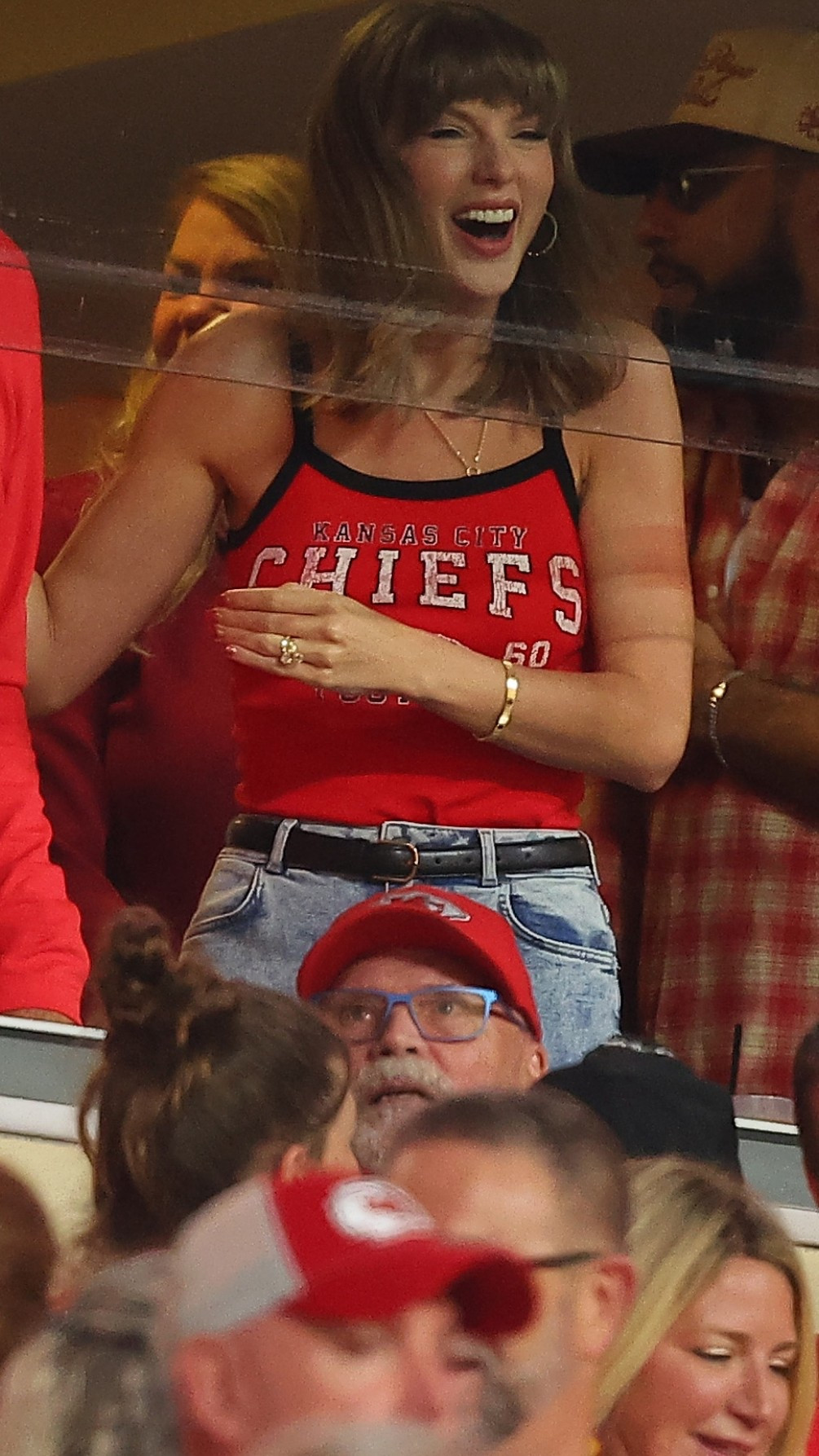 Taylor Swift’s latest Chiefs game day look is the perfect mix of sporty and effortlessly cool. ❤️🏈 For the Kansas City Chiefs vs. Indianapolis Colts game at Arrowhead Stadium, Taylor wore a red WEAR by Erin Andrews Kansas City Chiefs tank top with light wash denim and a classic black leather belt. She finished the look with gold jewelry, hoop earrings and her signature red lip. 

The exact tank sold out almost immediately, but I found the exact pieces and similar options to recreate Taylor Swift’s Chiefs outfit and game day style.

#TaylorSwift #TaylorSwiftStyle #TaylorSwiftOutfits #ChiefsKingdom #KansasCityChiefs #ChiefsStyle #GameDayStyle #NFLStyle #TravisKelce #CelebrityStyle #CelebrityFashion