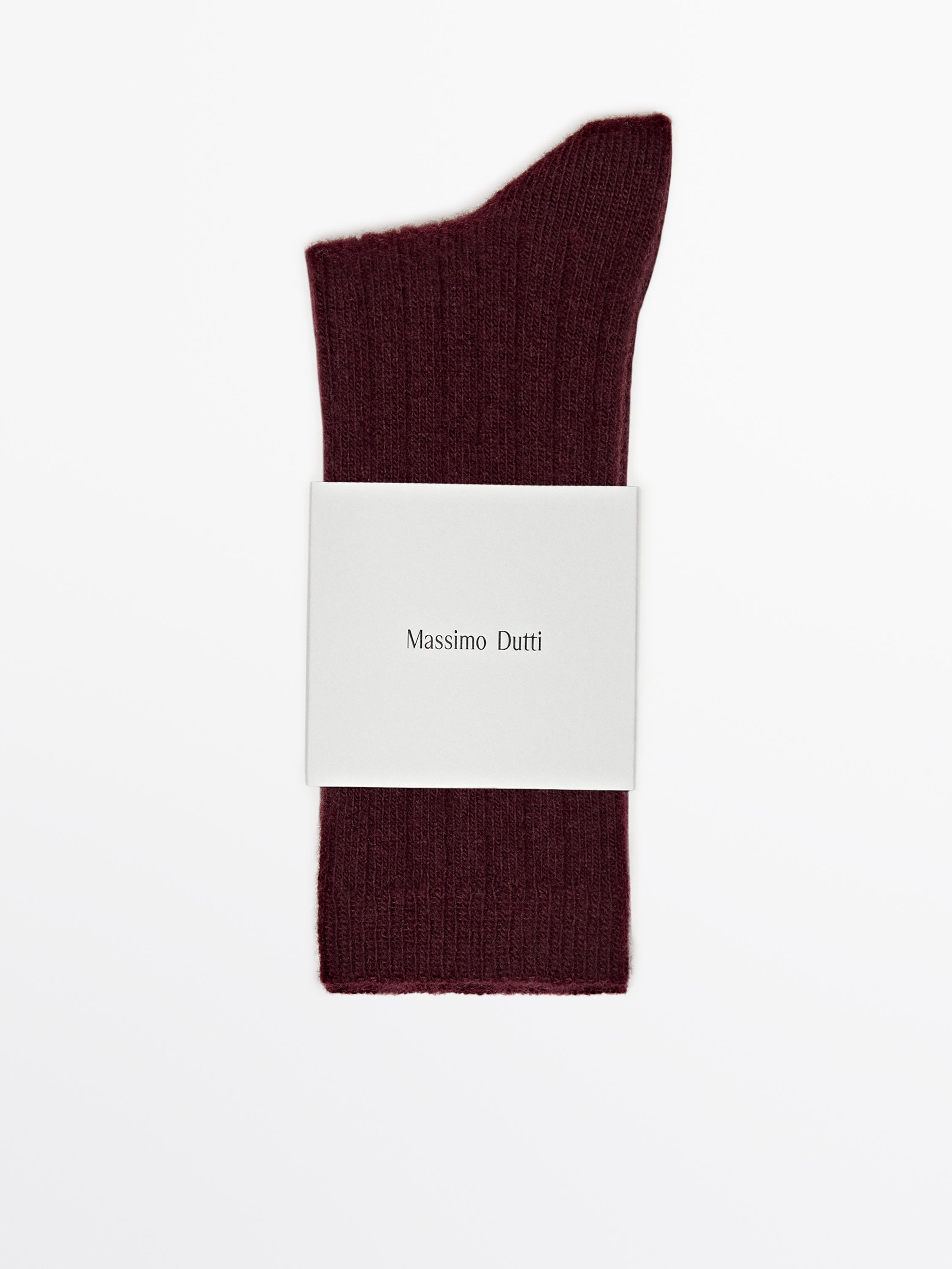 Plain knit socks in a wool and cashmere blend | Massimo Dutti UK