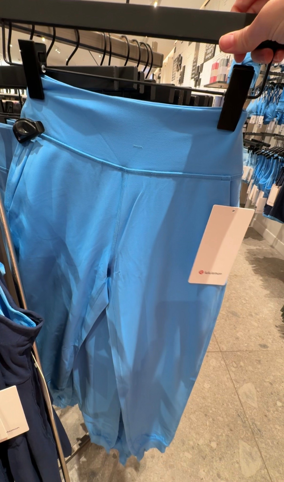 Align joggers in ocean wave


#LTKActive #LTKSeasonal #LTKootd