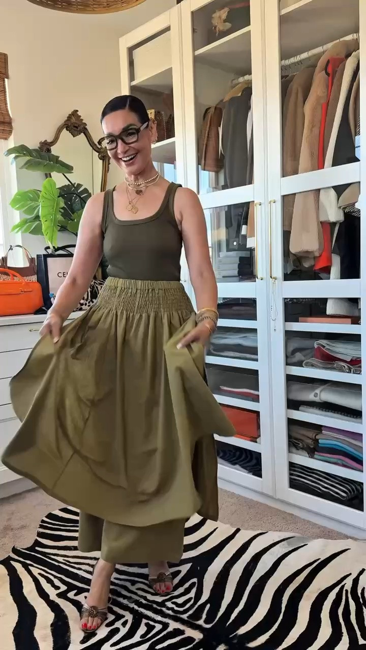 Cheers to skirt szn! 💃
