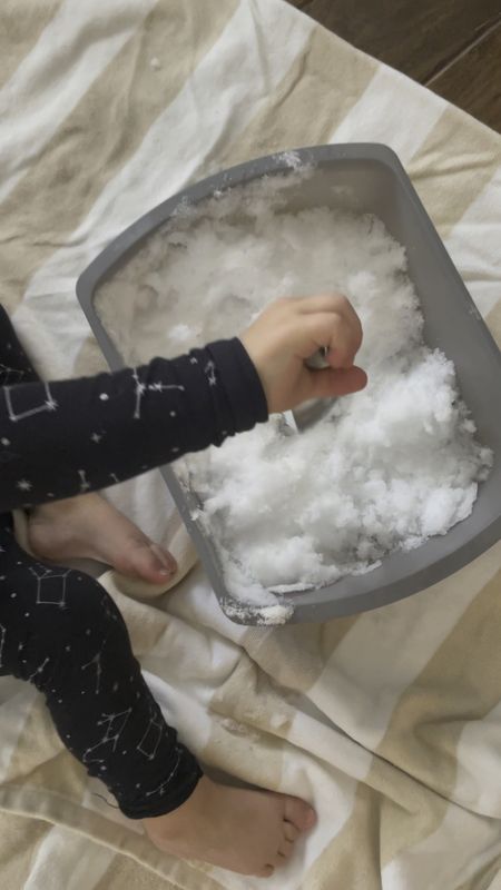 Easy Toddler Snow Day Activity — fill a container with snow, add scoops and toys and set on a towel

#LTKkids #LTKfamily