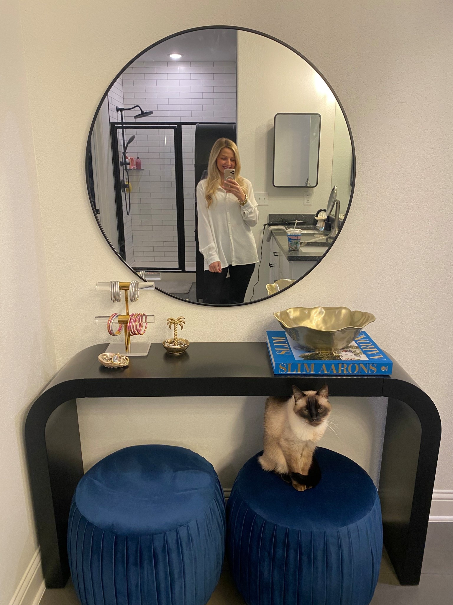Bathroom sitting area 🌊💙