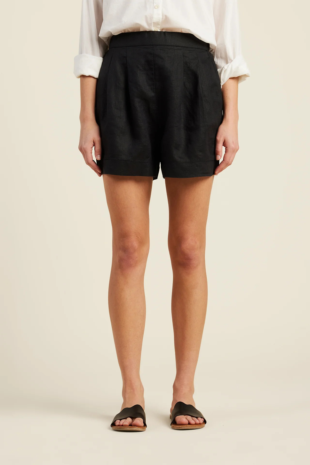 Everett Short Black Linen | TROVATA