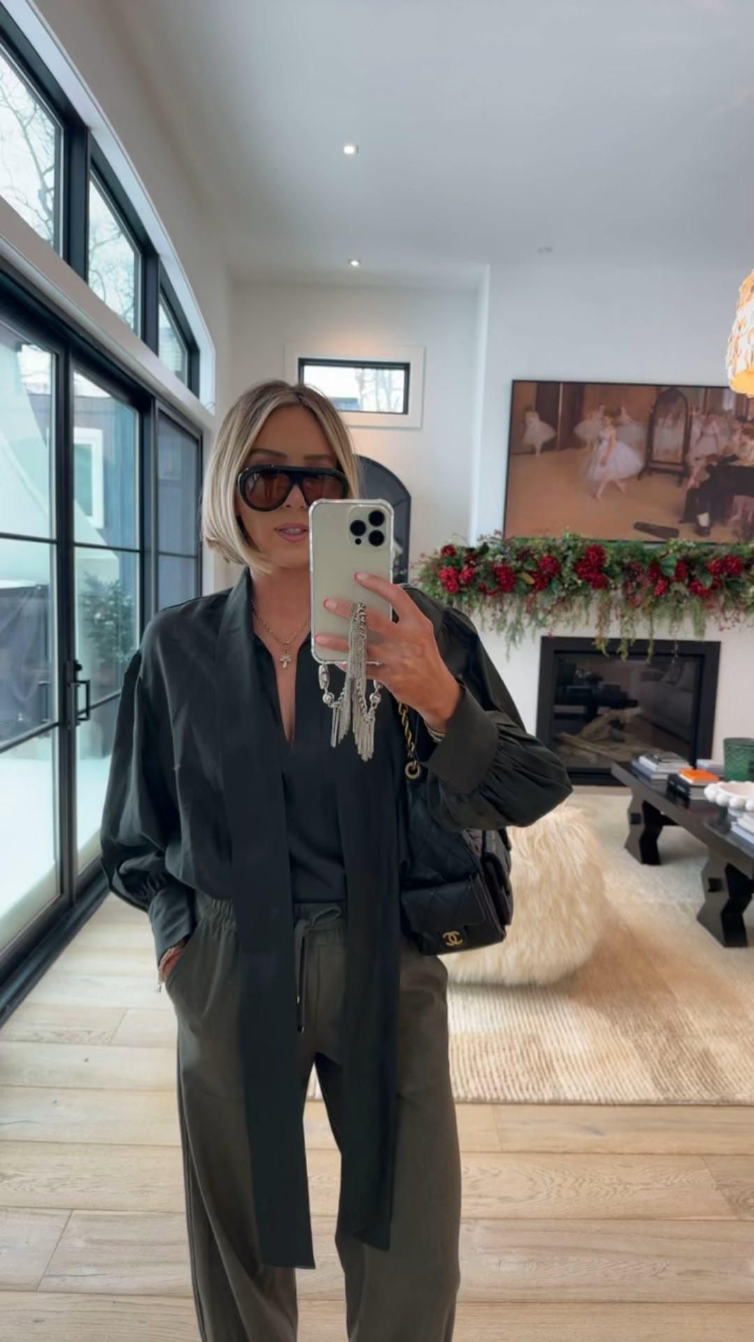 The perfect items to add to your wardrobe.. endless good styling possibilities for this top and these pants! Shoes are a new Zara find too and run tts. Wearing mediums but could have done smalls 