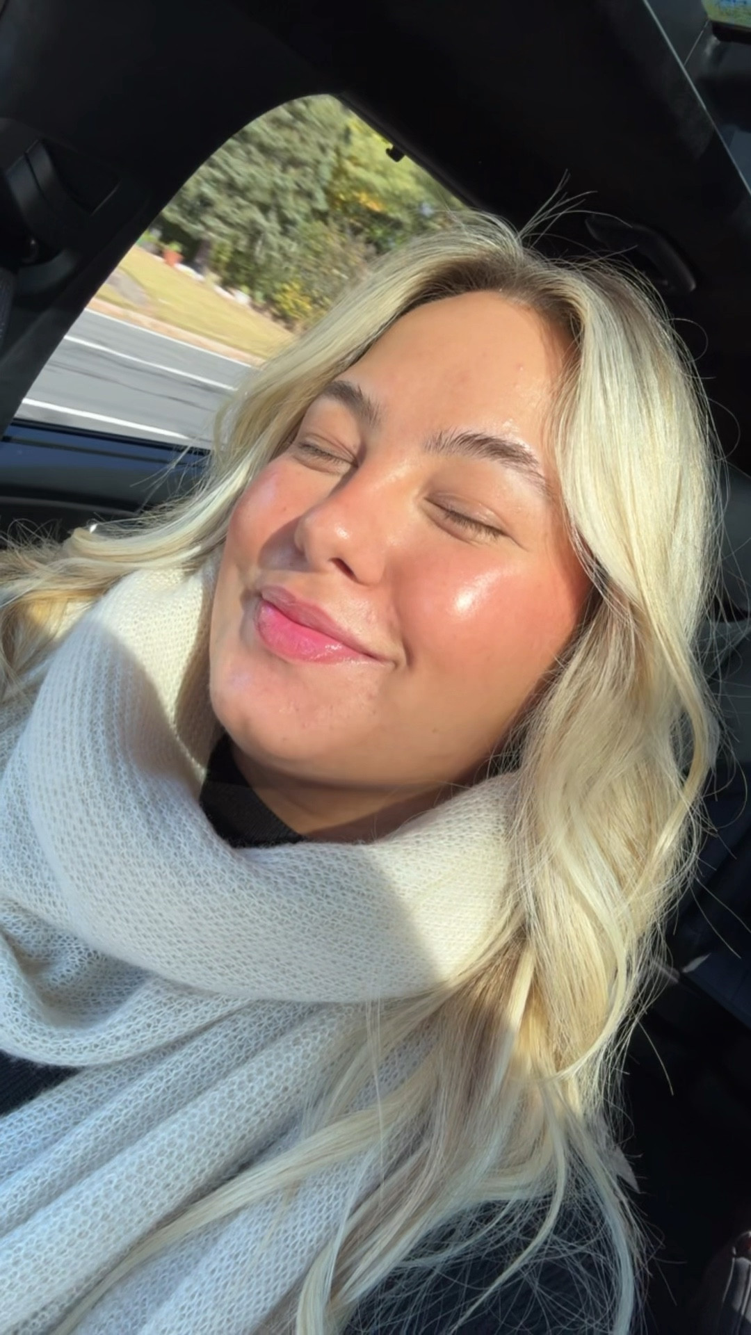 No Makeup, Makeup!

#nomakeup #spf #lightmakeup #glowy #merit #meritbeauty #tarte

#LTKMidsize #LTKBeauty #LTKVideo