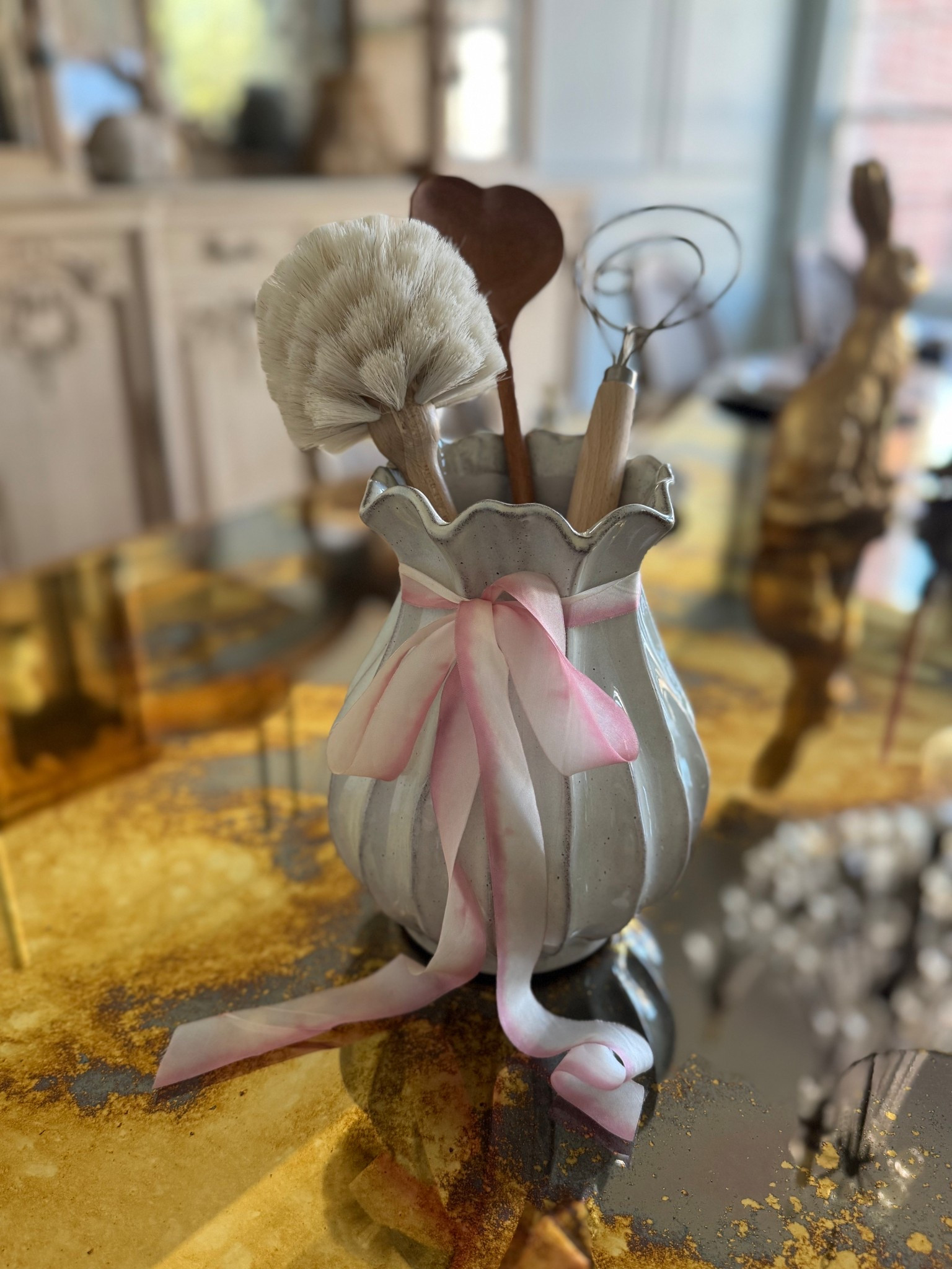 BRIDAL SHOWER GIFT
shop this bridal shower gift idea 💍

I have the 16 inch pleased ceramic vase-but haven’t seen the 9inch vase before! It’s a must and super heavy amazing quality and looks super expensive! 

The bride registered for the smaller vase and then I added some wooden kitchen utensils for fun to act as flowers 💕
