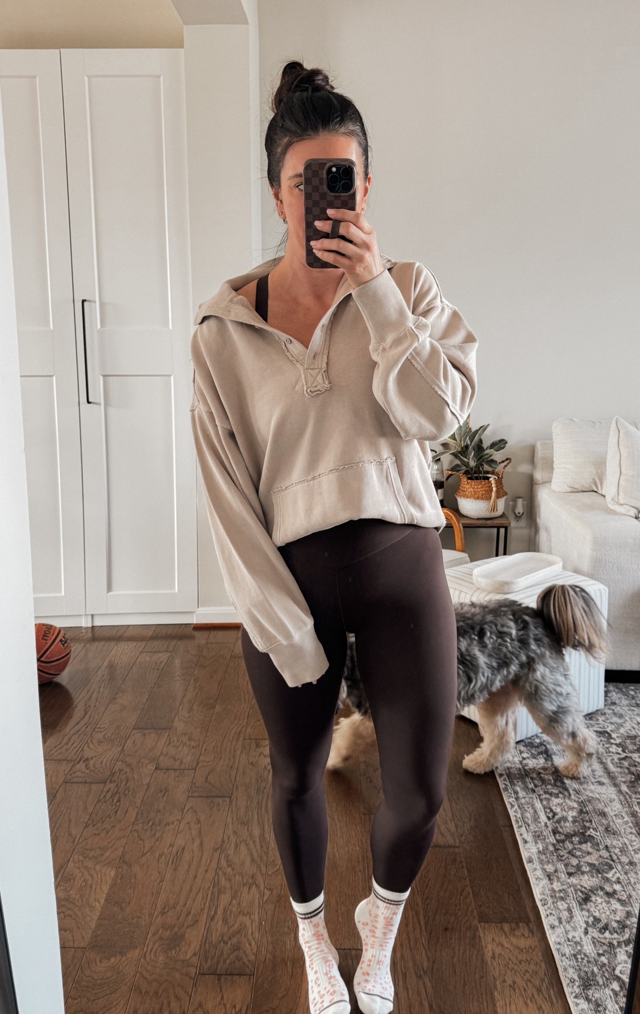 Pilates OOTD
Aerie set aerie sale 
Chocolate brown set 
Code: shopmy20 saves!!! 


#LTKmomlife #LTKMidsize #LTKActive