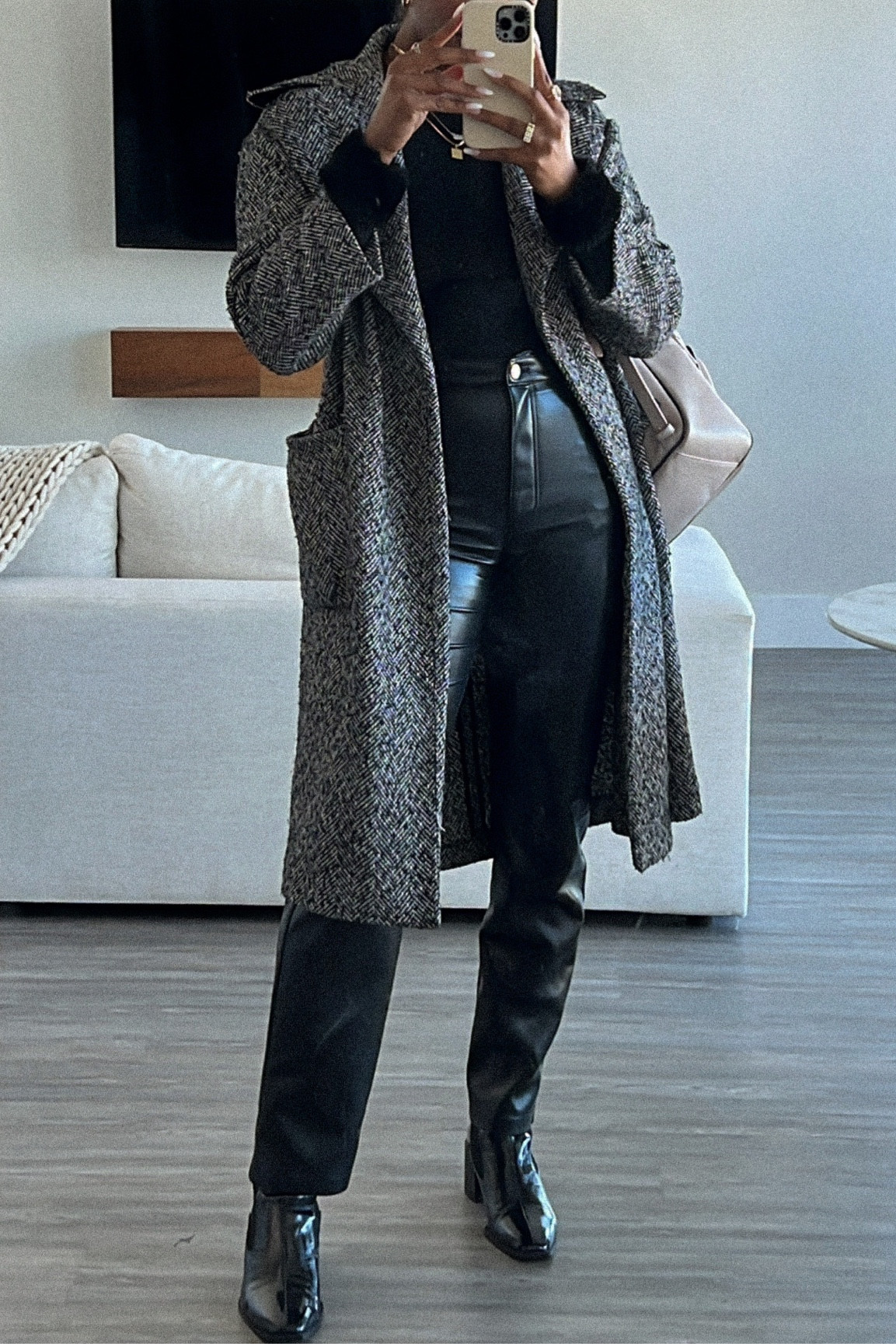 All black monochrome fit. Love a good Black leather pant and patent leather square toe boot combo 🫶🏾

Pants: Aritiza Melina pant (US 8)
Houndstooth jacket: Target (got it years ago 🥺)
Boots: Sam Elderman (US 9)

#LTKstyletip #LTKunder50 #LTKfit