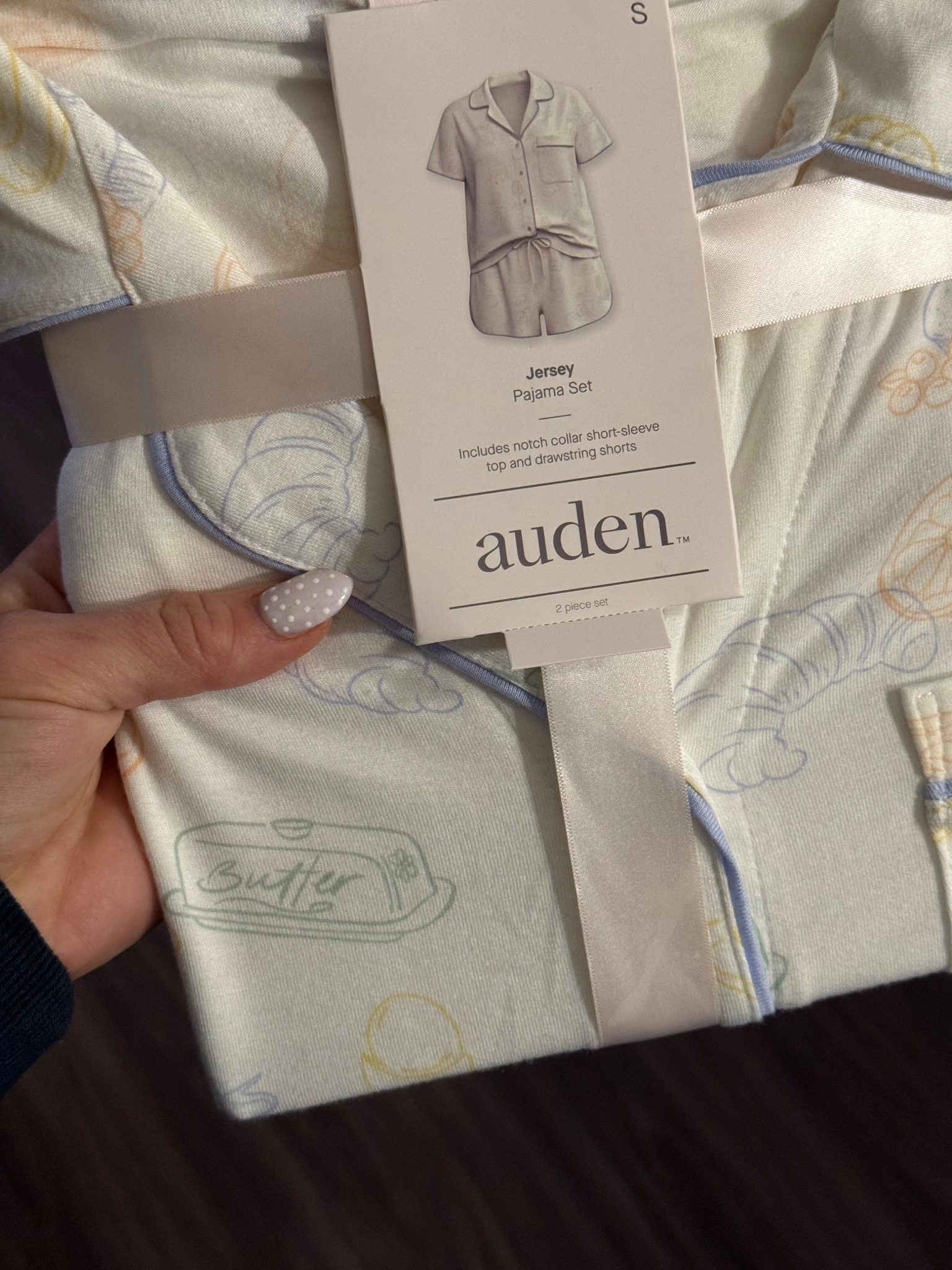 My favorite pajamas!!! Literally buttery soft and this print is so cute 😭🧈 perfect for summer and tts, wearing a size small! 