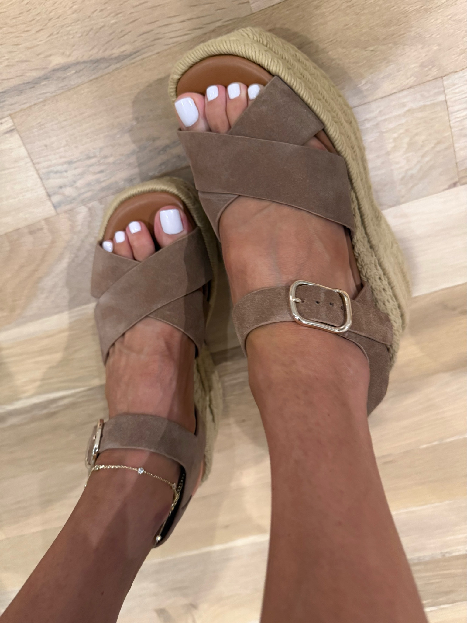 Comfy wedges code doubledose20

#LTKSeasonal #LTKPetite #LTKSaleAlert