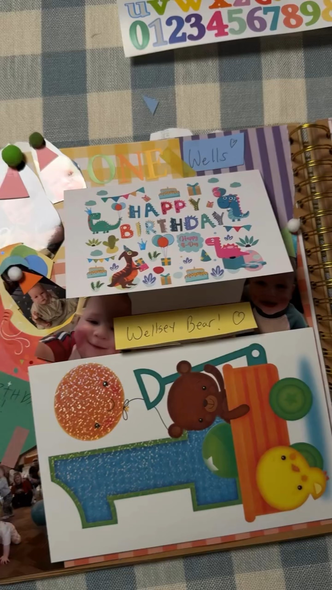 I love how this one came out 🥹🎈

#scrapbooking #scrapbooks #craftymom #craftymomsofinstagram #scrapbookideas