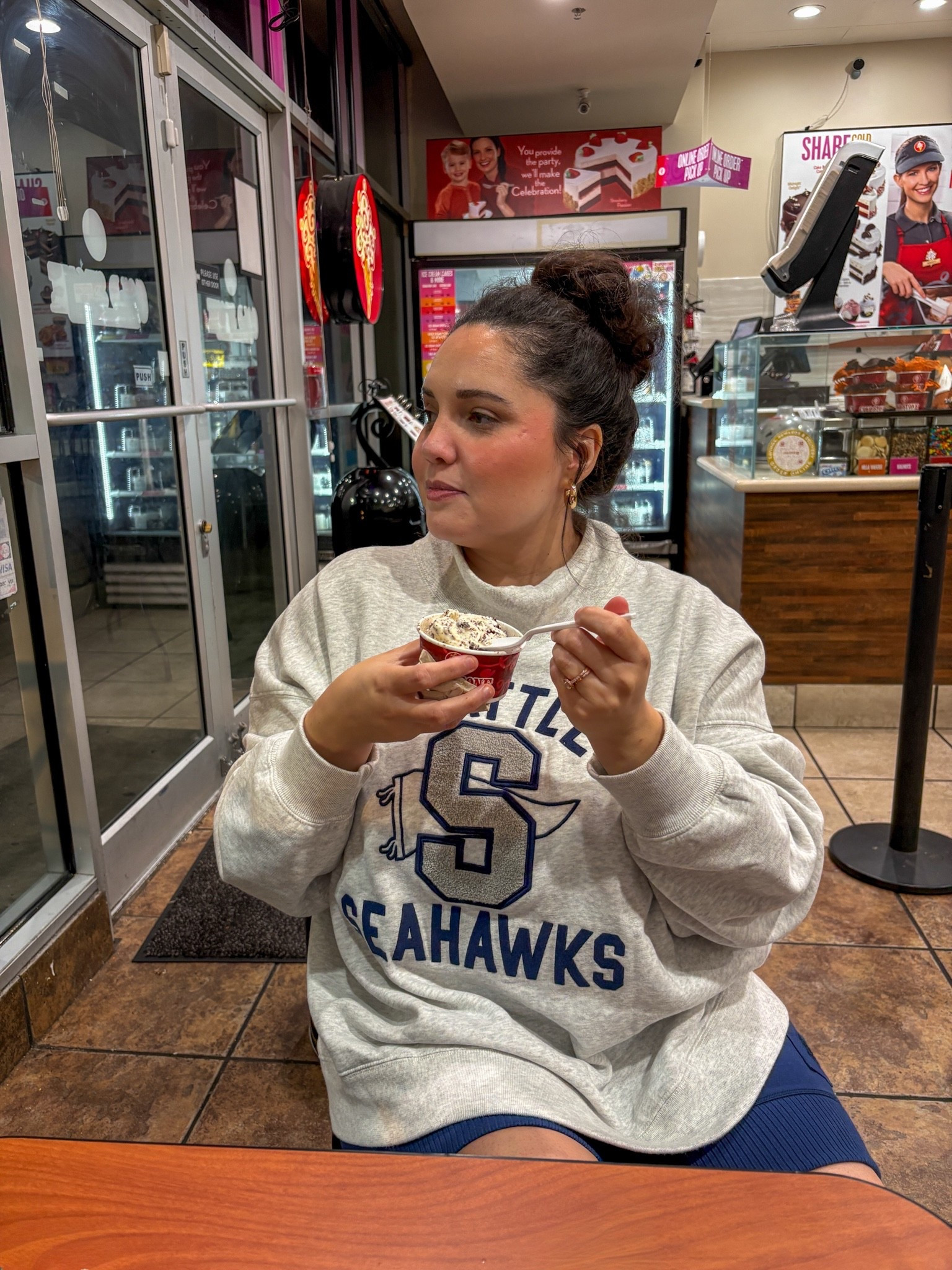 Cozy football sweater from @abercrombie 

#sportsfashion #casualootd