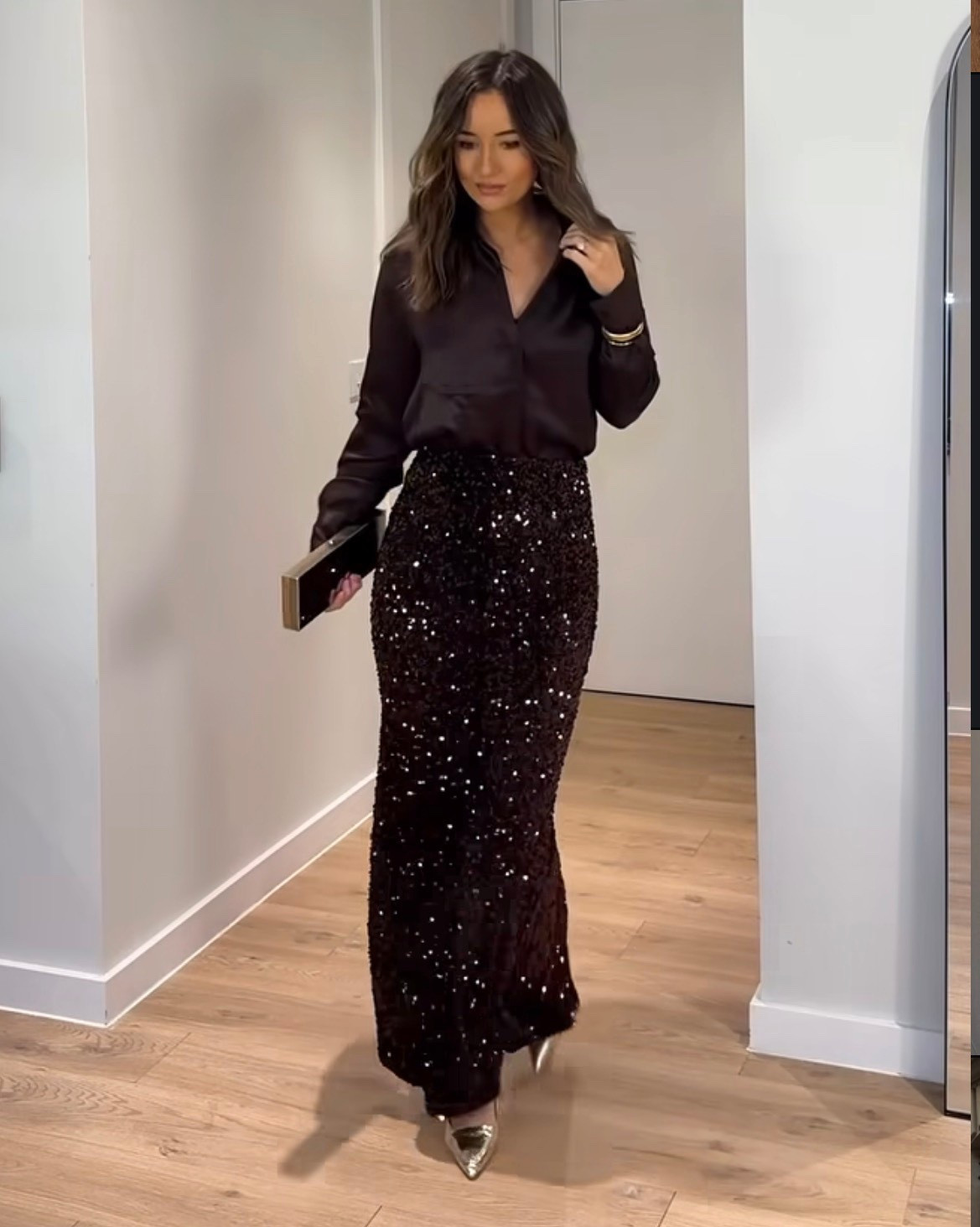 Black long sequin skirt 

Black silk shirt 

Gold pumps 

Christmas, new years 

#LTKHoliday #LTKSeasonal #LTKootd