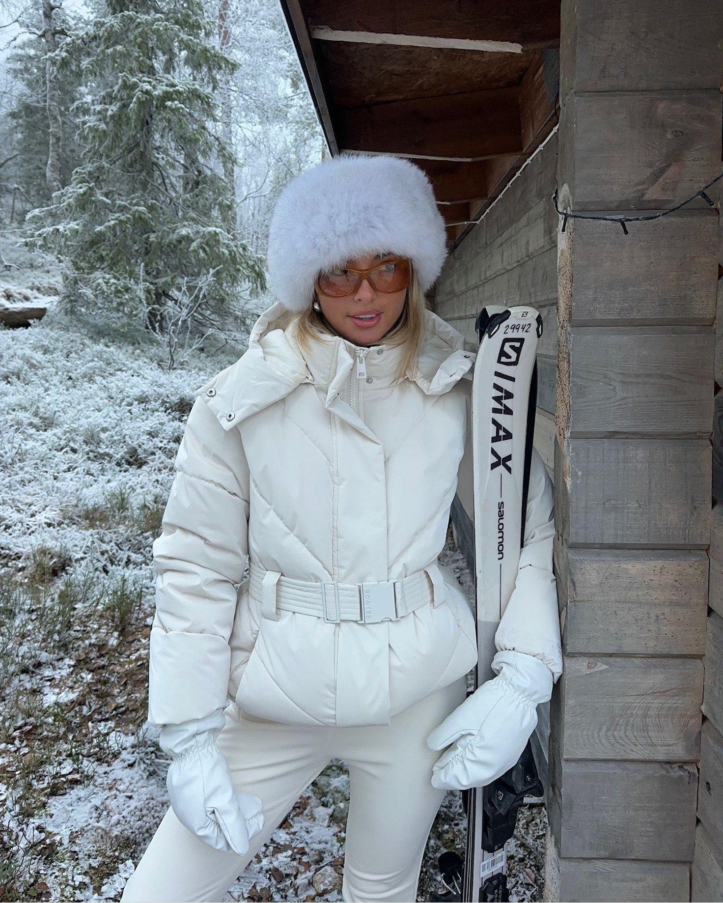 feeling frosty 👼🏼

Bo & Tee white padded ski coat 
Bo & Tee ski suit base layer
Bo & Tee white mittens
Moon Boots cream fur fluffy
White fluffy hat

#LTKwinter #LTKuk