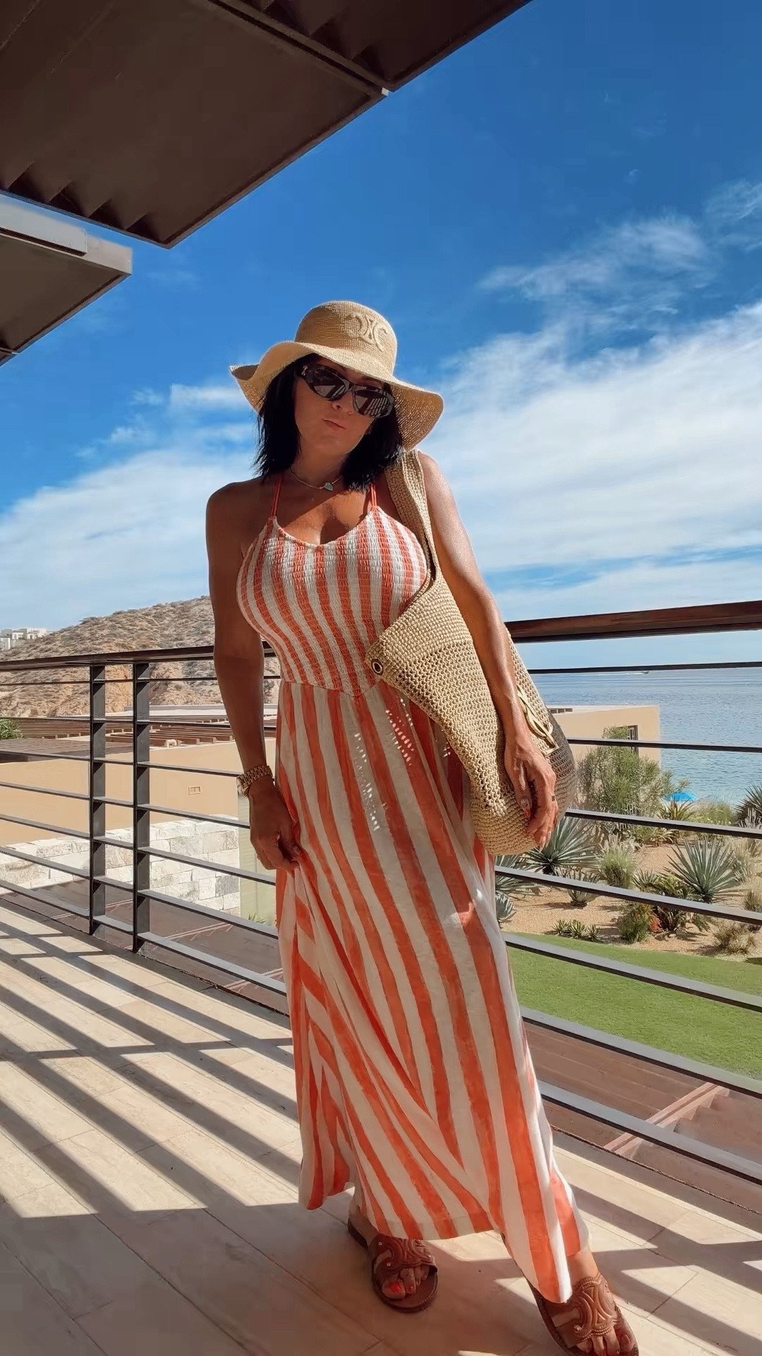 Today’s brunch go beach side look! 

In a small 

5’2/130 lbs/34 DD/25” waist 