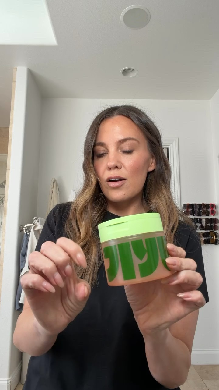 Next up in my empties is:

Jiyu toning polish pads
Lux unfiltered tanning lotion
GHK CU glow gummy peptide
Ritual probiotic
Naturium Body Butter mixed with Salt & Stone body oil
Saltair brightening body wash 
Love wellness PH balancing cleanser
Agent nateur deodorant
Wellbel women’s supplement 



Beauty, empties, tanning lotion, probiotic, peptide, wellness, body oil, body wash, ph cleanser


#LTKselfcare #LTKBeauty #LTKdayinmylife