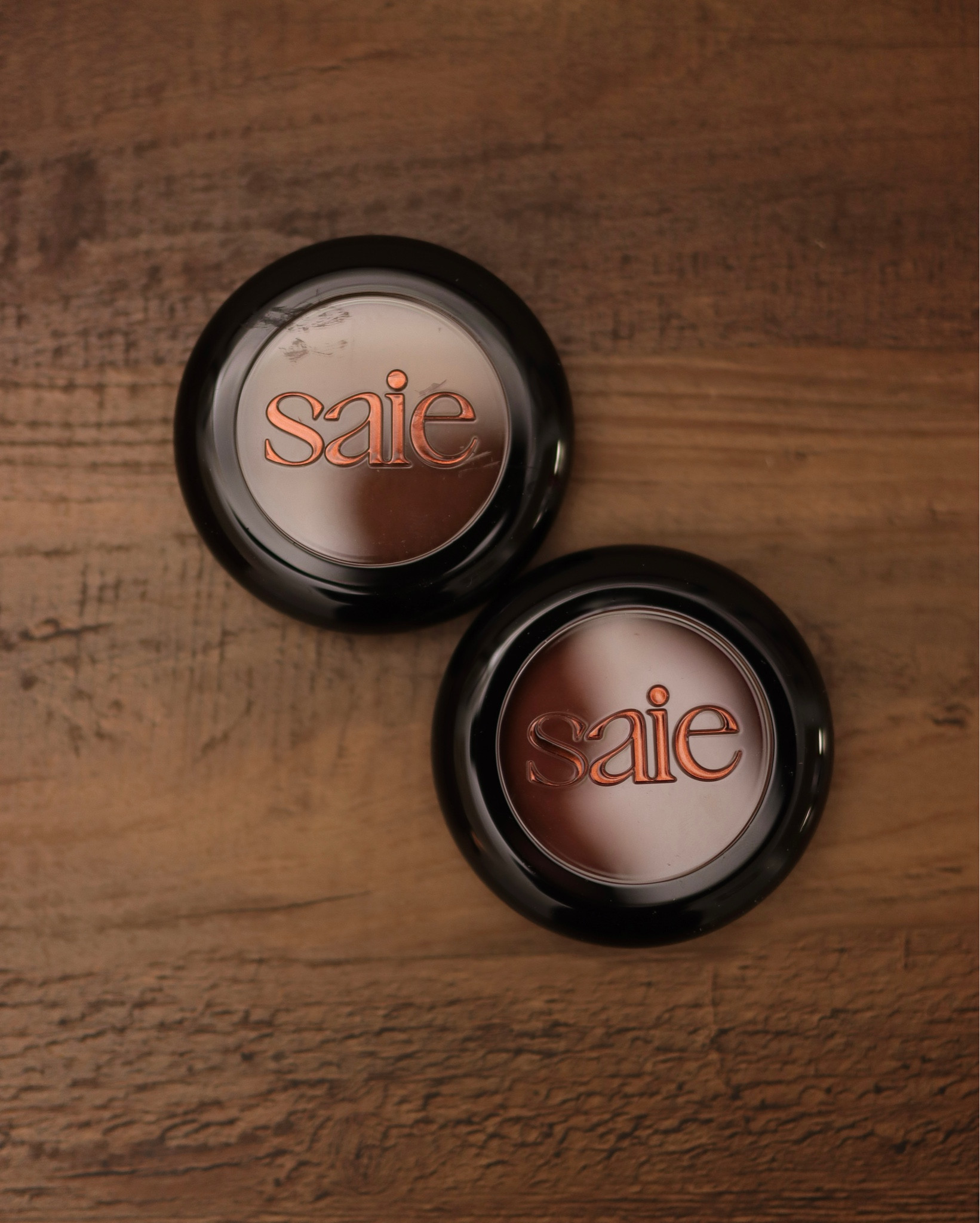 Look at how buttery this SAIE bronzer is!