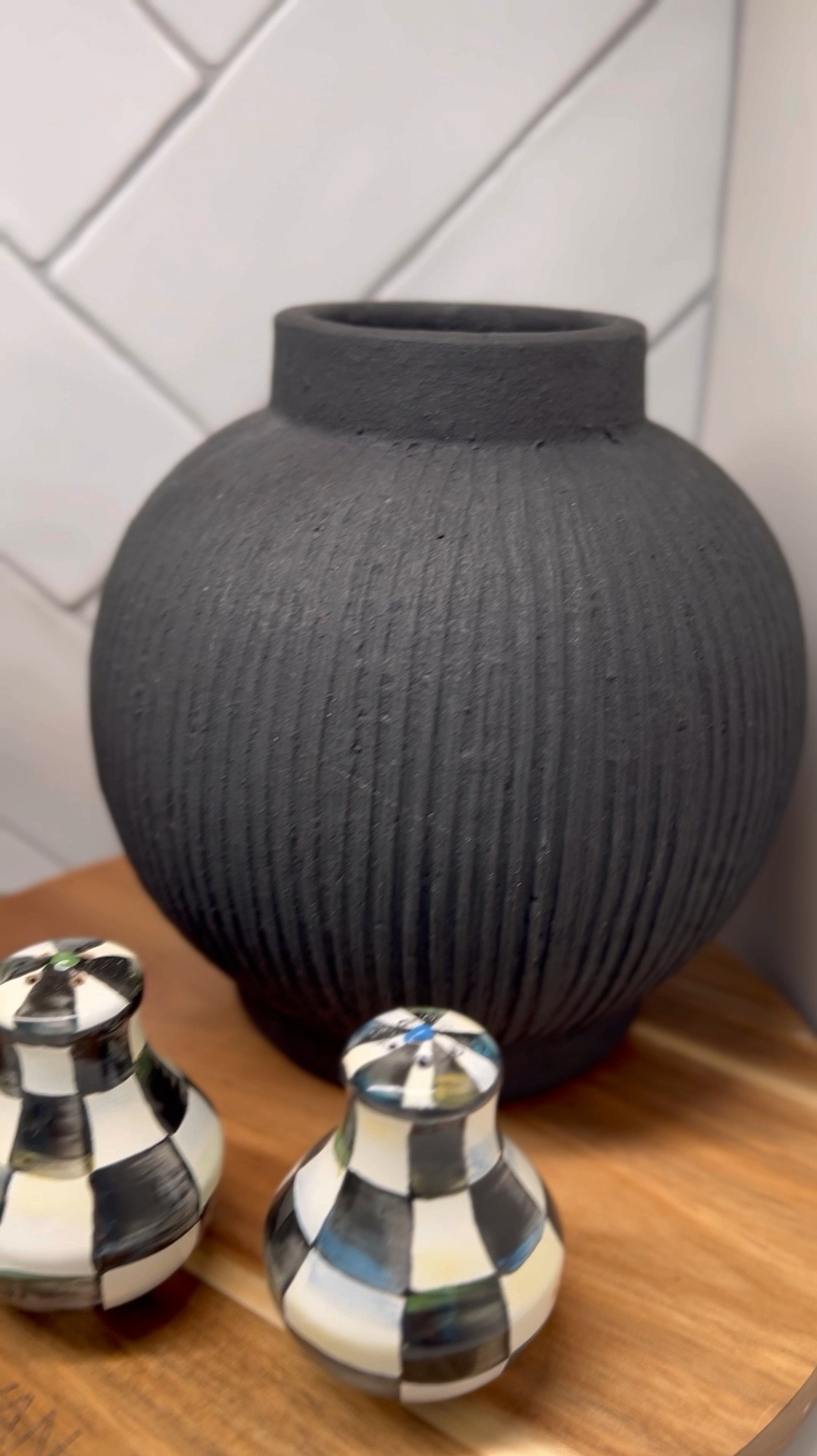 Viral black ceramic vase! Here is just one way to style it! 

#LTKFallSale #LTKHome #LTKSeasonal

#LTKHome #LTKSeasonal #LTKFallSale