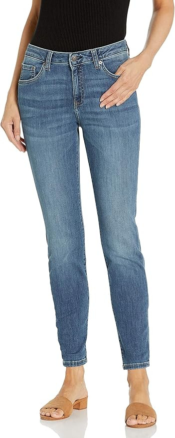 Amazon Essentials Women's Mid Rise Curvy Skinny Jean | Amazon (US)