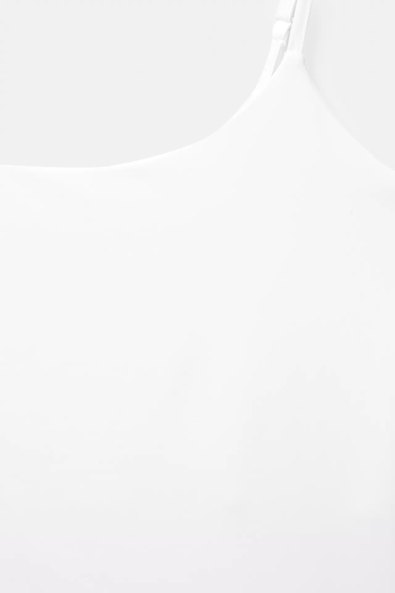 Top aus Polyamid mit schmalen Trägern | PULL and BEAR DE