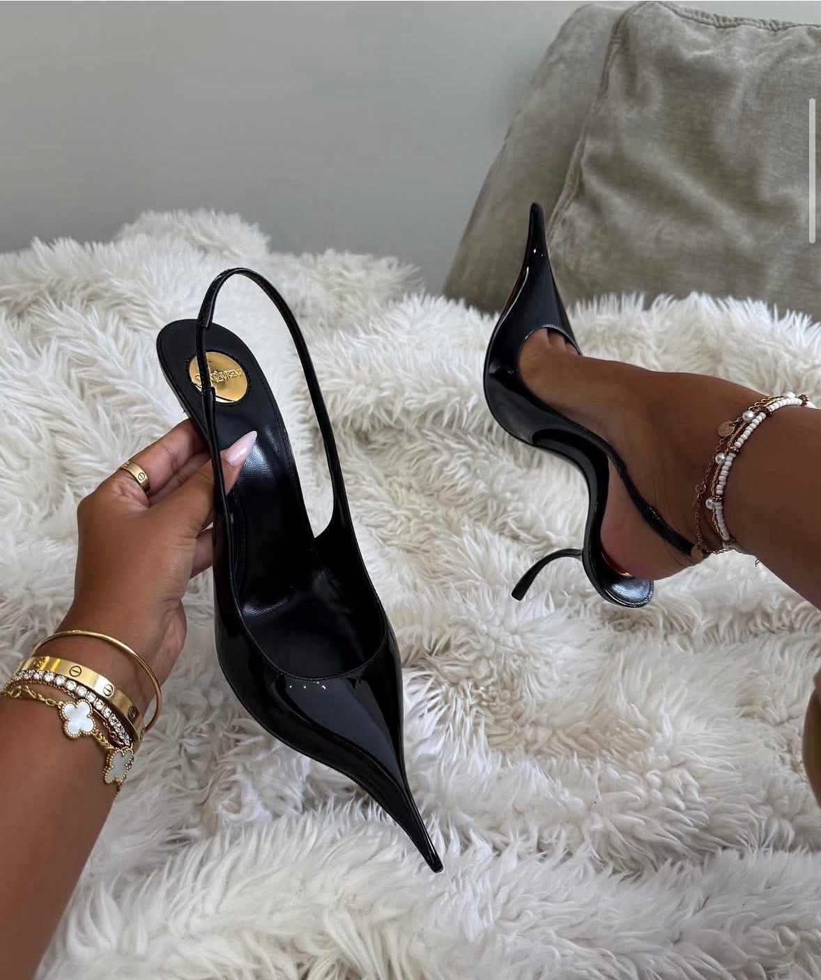 🖤 Effortless Elegance — Patent Slingback Heels 🖤
These heels are giving quiet luxury with a soft flex.
Perfect for date nights, events, or when you just want to walk like the main character.

✨ Sleek pointed toe
✨ Glossy patent finish
✨ Feminine slingback detail
✨ Elevates any outfit instantly

Style tip: Pair with a mini dress, gold jewelry, and confidence. Always confidence. 😉

#LTKSeasonal #LTKShoeCrush #LTKFindsUnder100