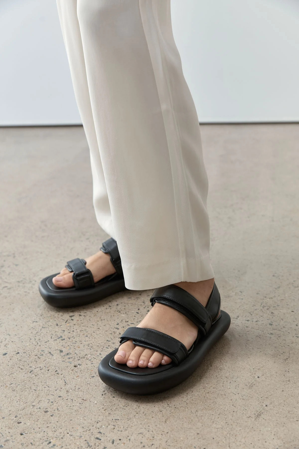 Velcro Flatform Sandal - Black | St. Agni