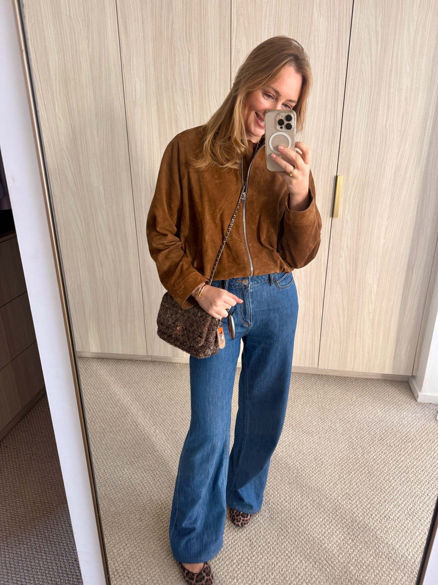 Jag is running deep within my capsule wardrobe. Nailing the Autumn 🍂 brief. Wearing size 26 jeans for reference. Bag is preloved Chanel. Cos t-shirt.

#LTKaustralia #LTKautumn #LTKwinter