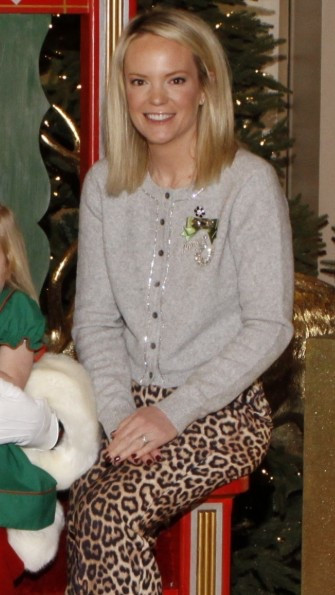 Sharing my cardigan! 

#LTKSeasonal #LTKootd