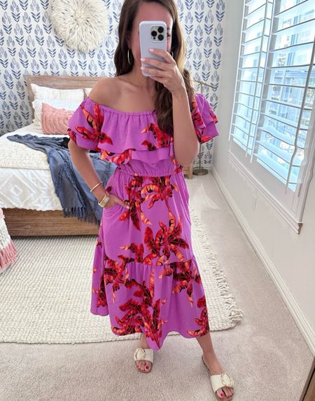 Wearing a small in this adorable off the shoulder dress that comes in black and another fun print! Get me to a beach! 


.


#LTKTravel #LTKFindsUnder50 #LTKOver40